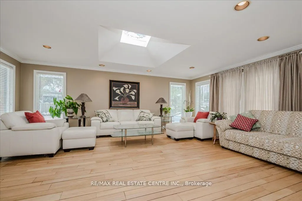 2260 Oneida Crescent