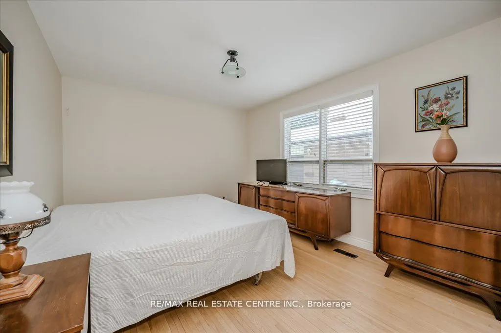 2260 Oneida Crescent