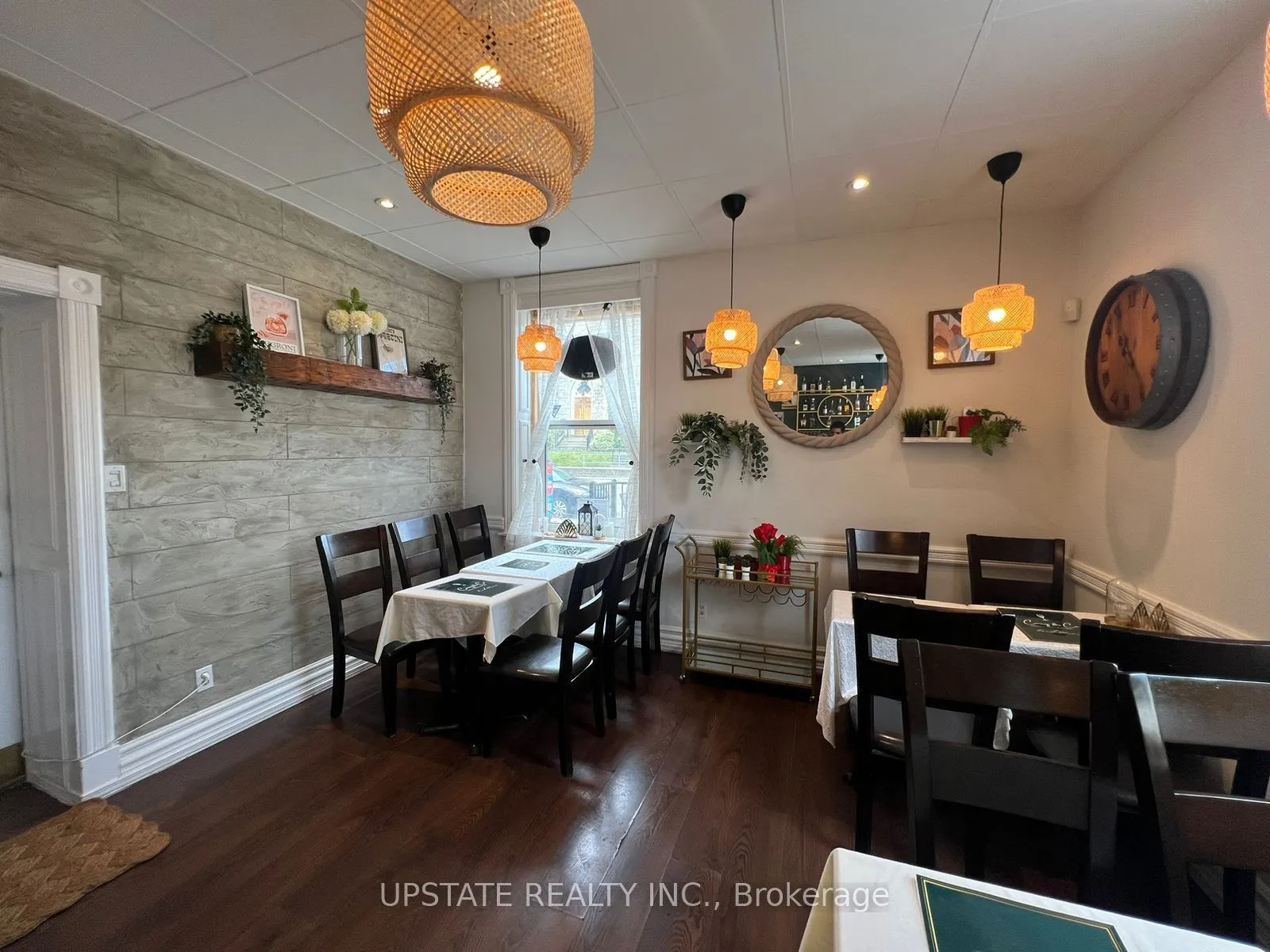 115 Main Street S