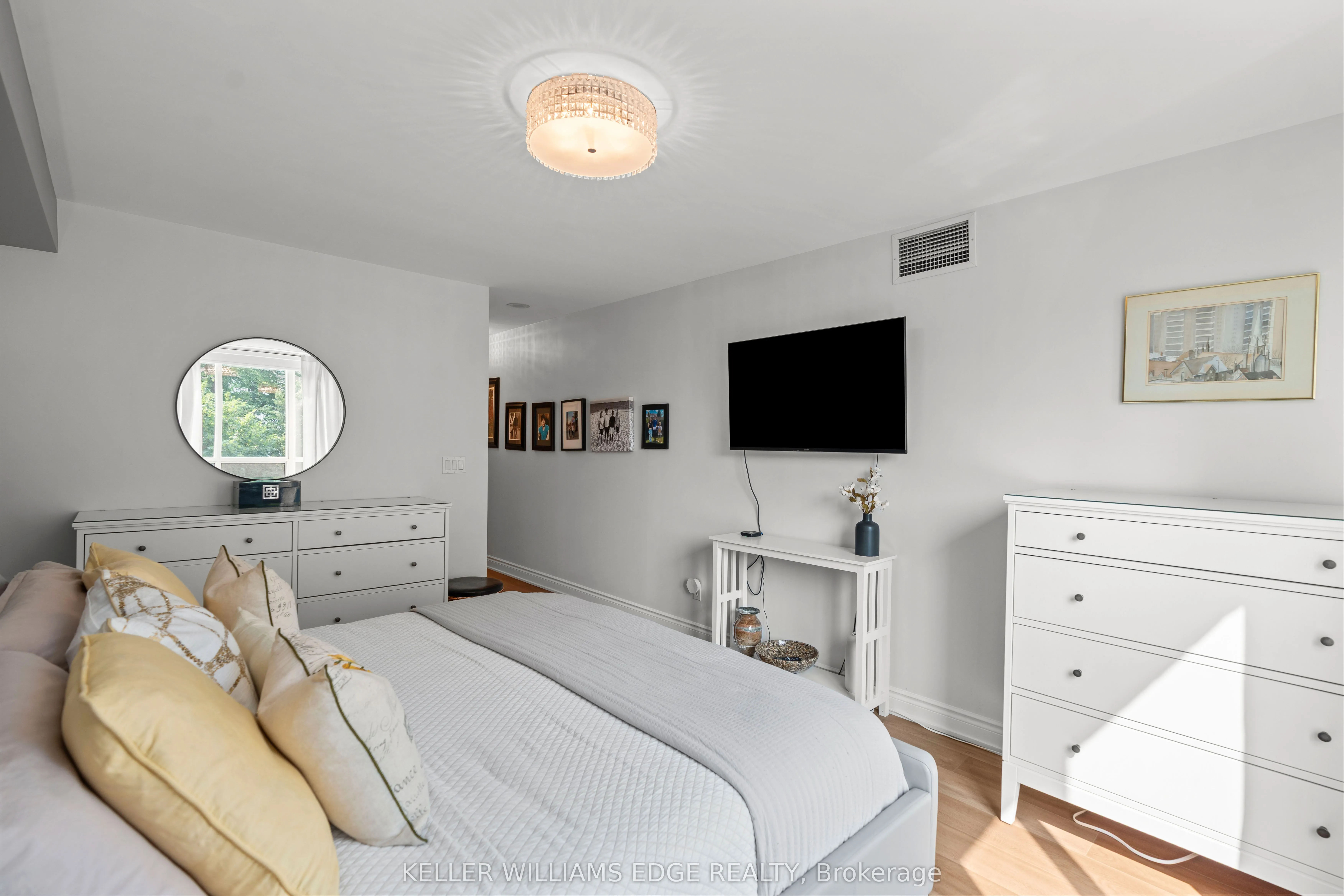 442 Maple Avenue, #401