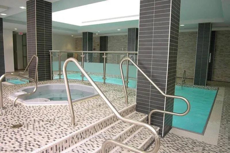 310 Burnhamthorpe Road W, #1912