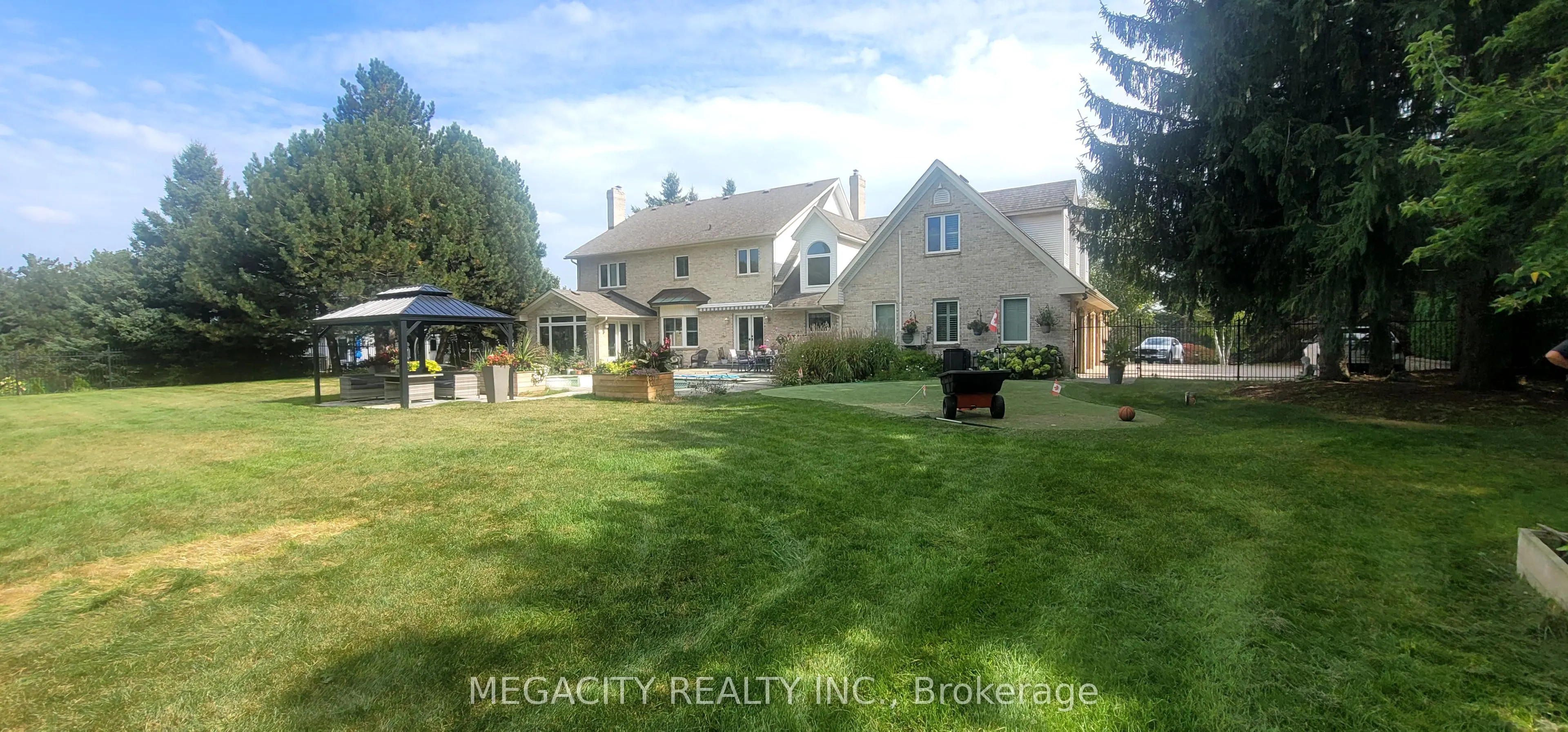 155 Meadowland Crescent
