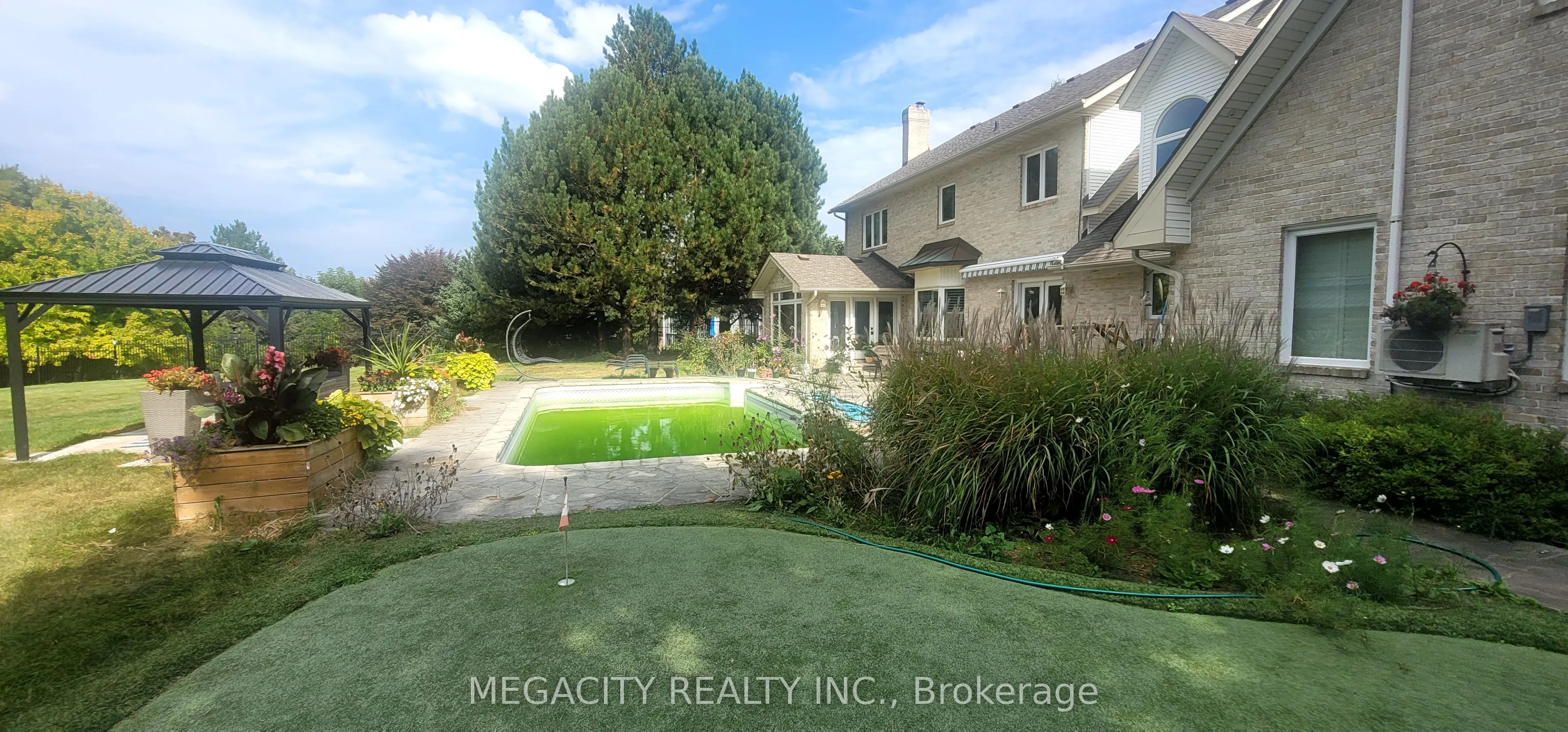 155 Meadowland Crescent