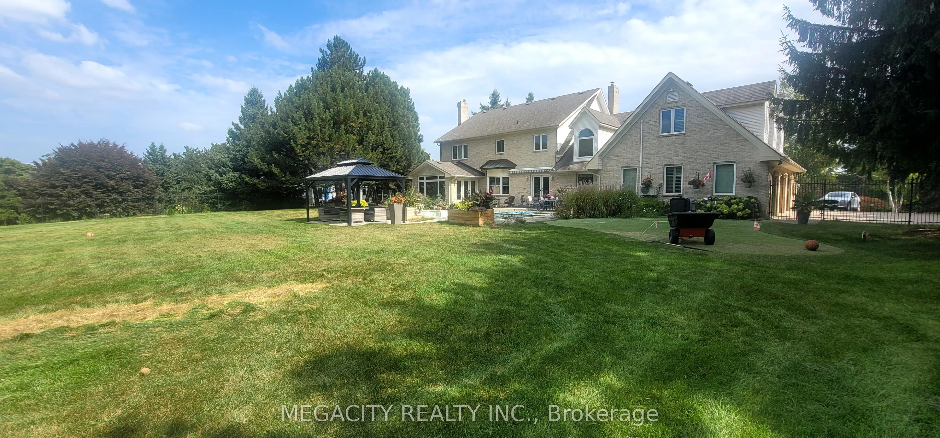 155 Meadowland Crescent