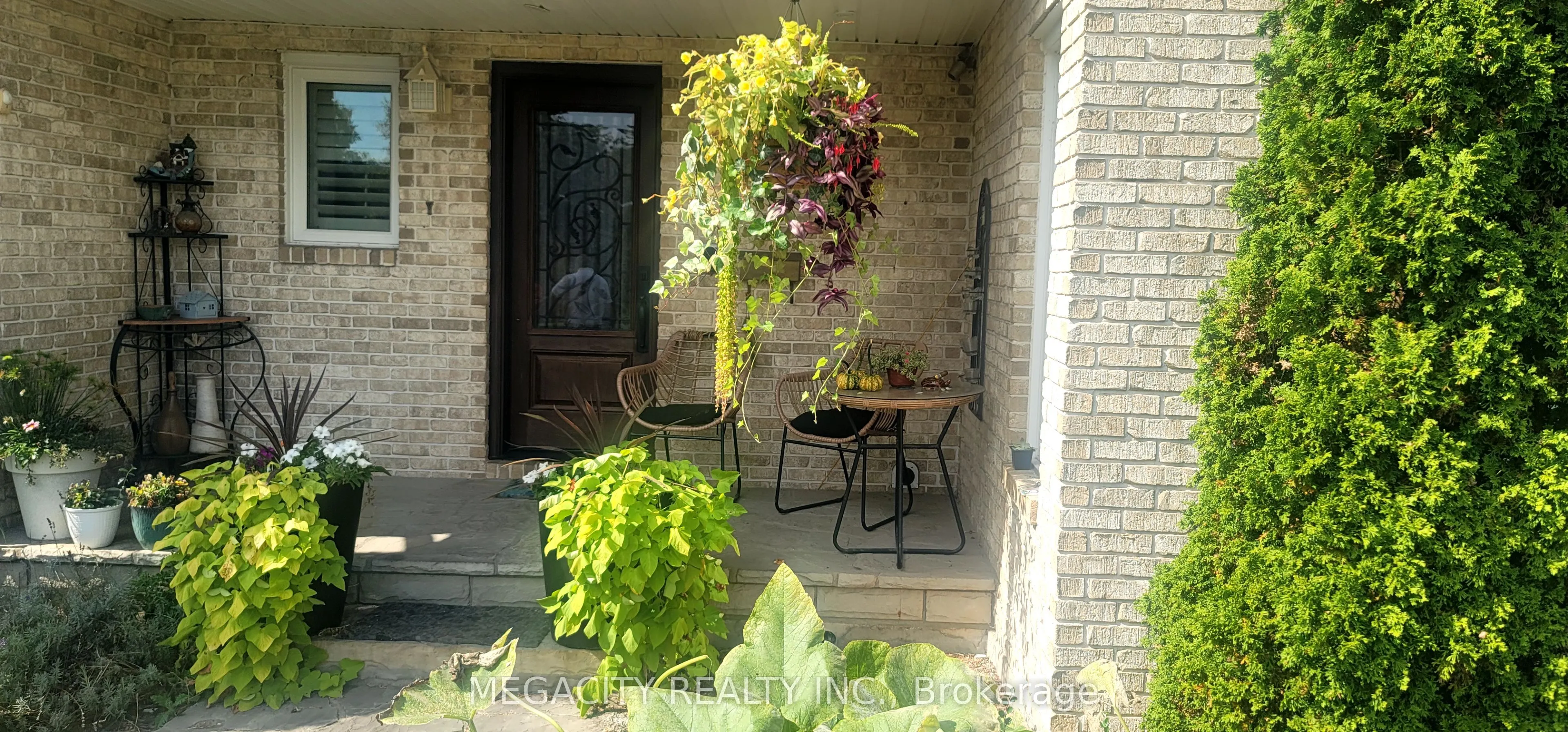 155 Meadowland Crescent