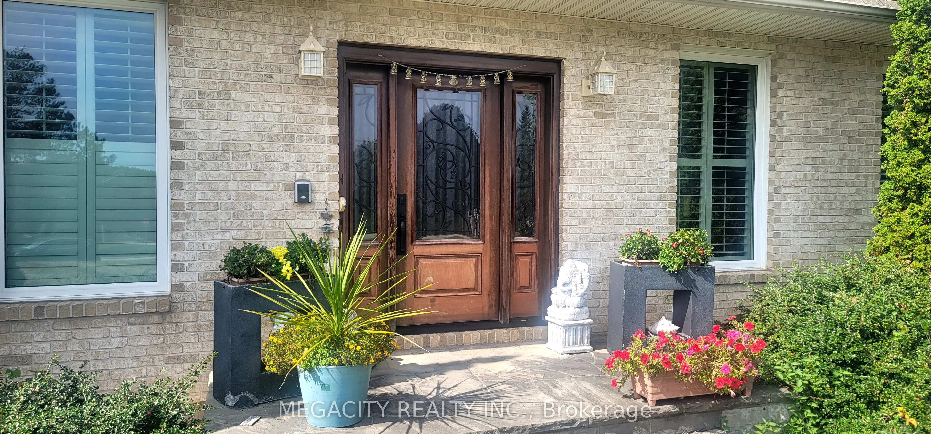 155 Meadowland Crescent