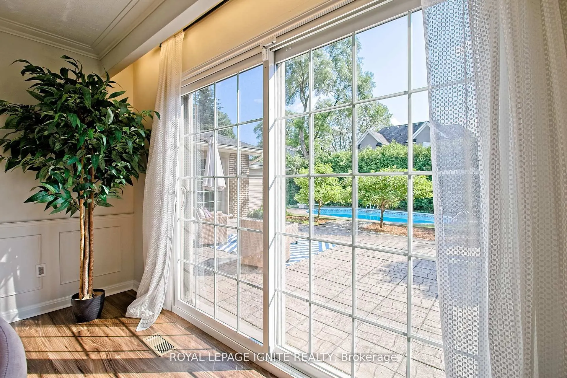 2092 Sava Crescent