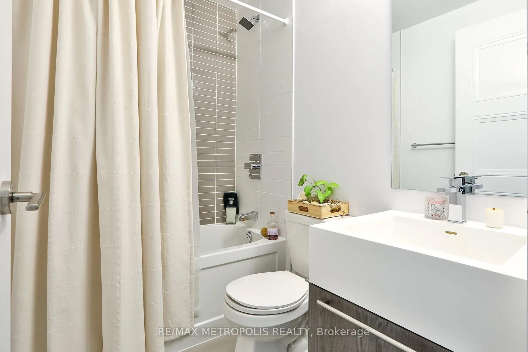 25 Neighbourhood Lane, #703