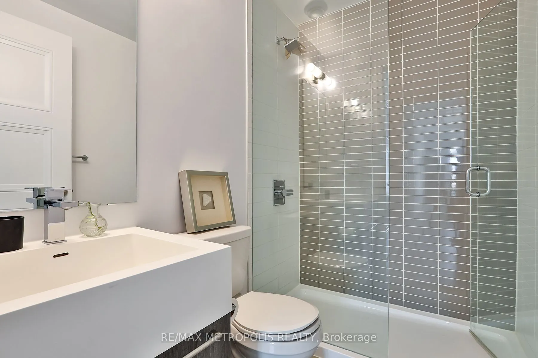 25 Neighbourhood Lane, #703