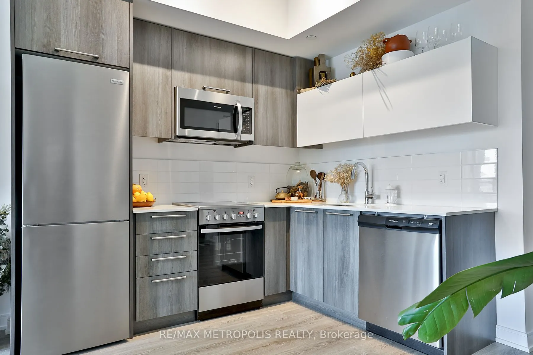 25 Neighbourhood Lane, #703
