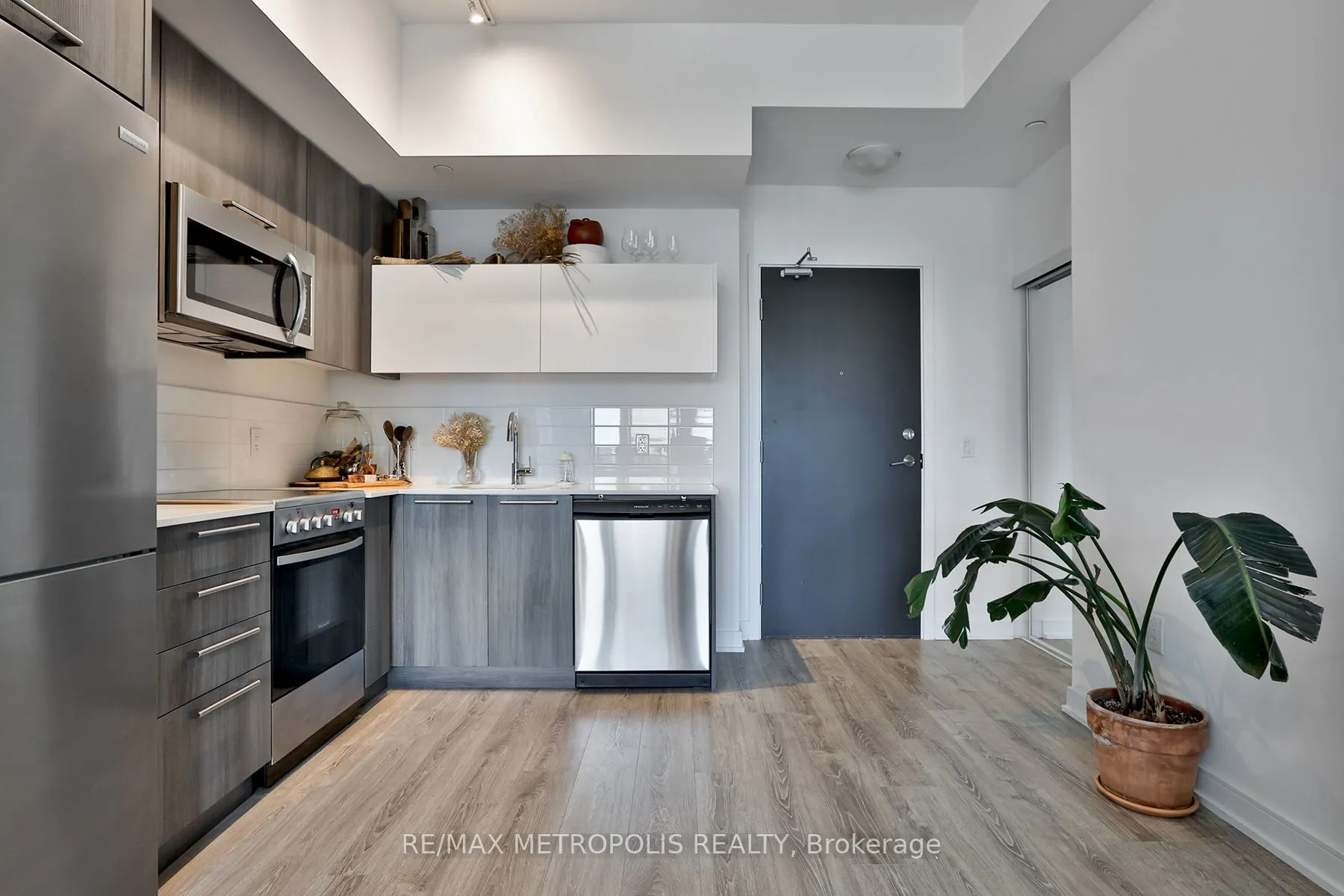 25 Neighbourhood Lane, #703