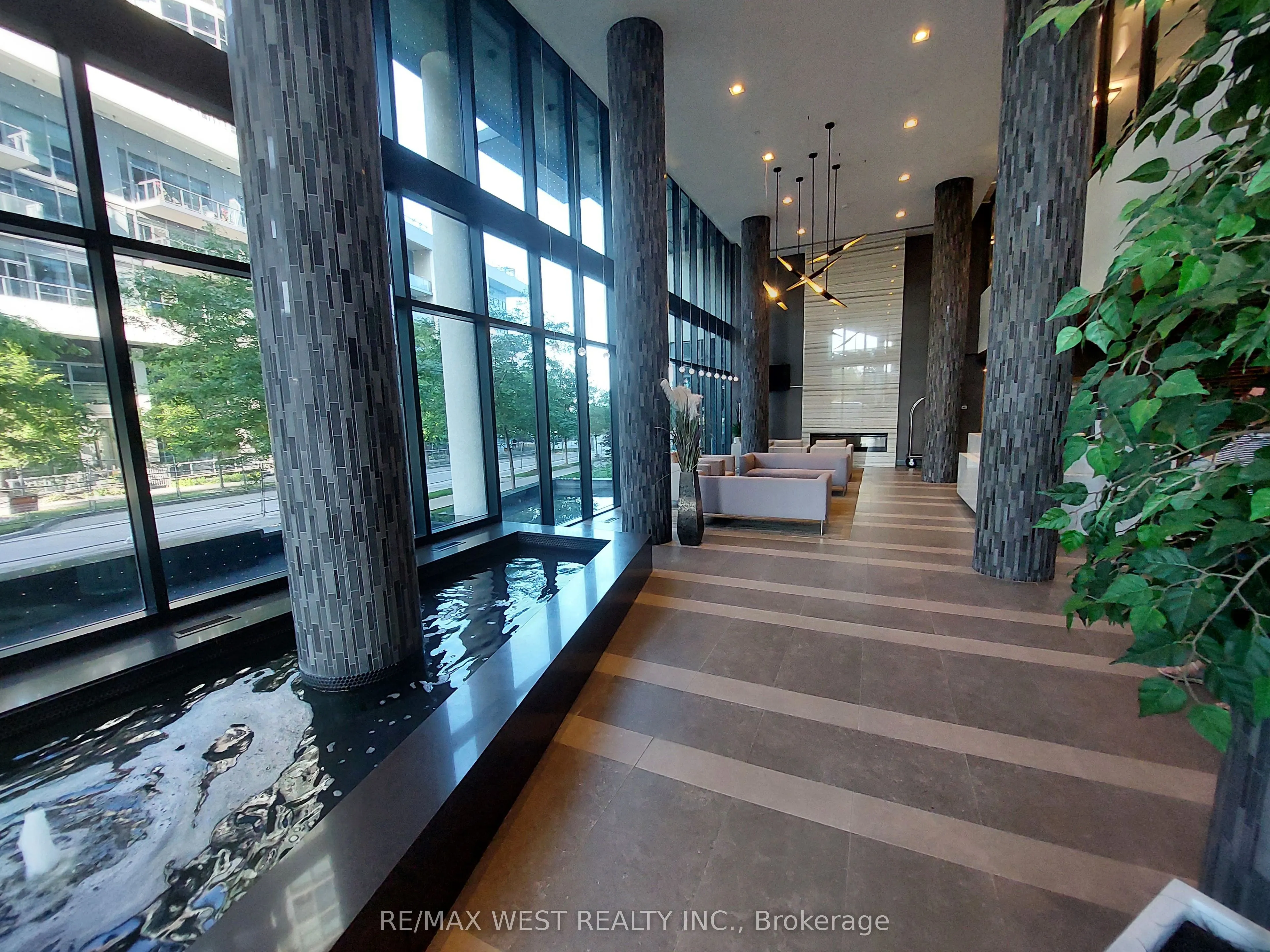 39 Annie Craig Drive, #422