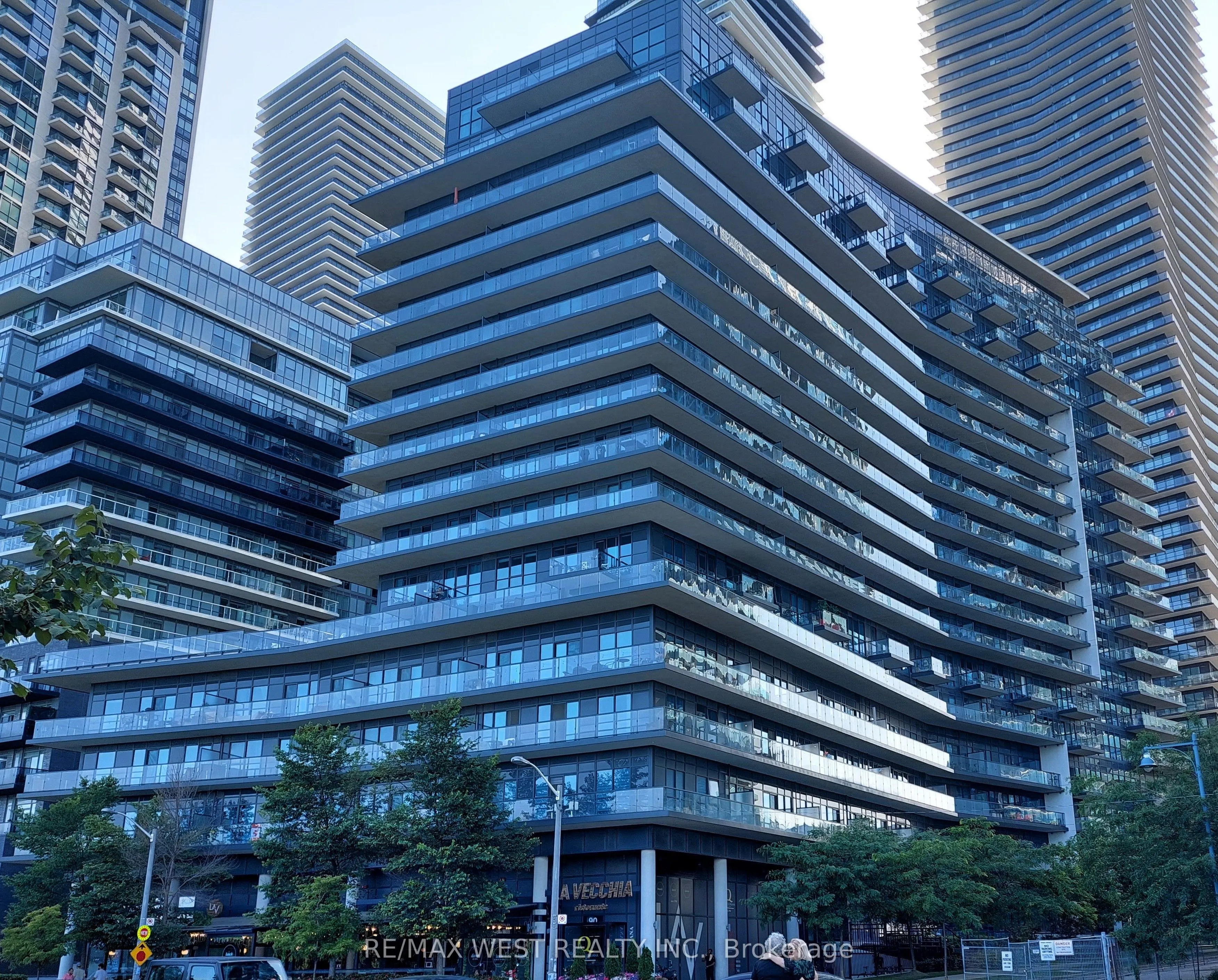 39 Annie Craig Drive, #422