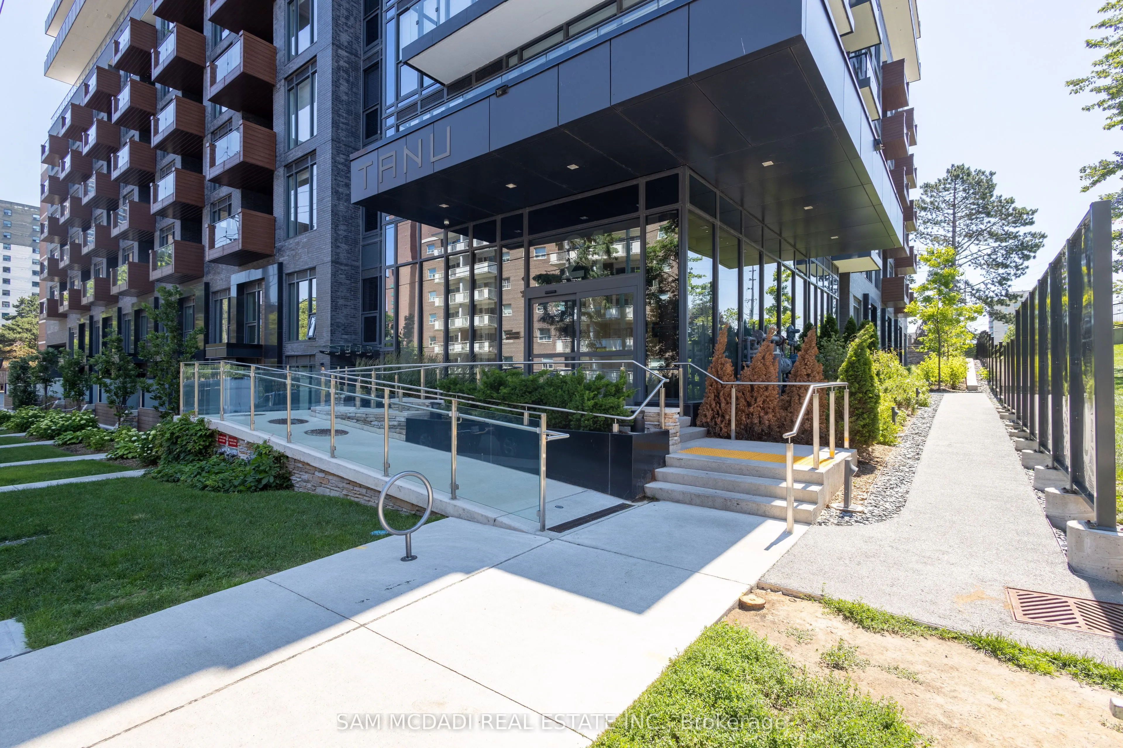 21 Park Street E, #321