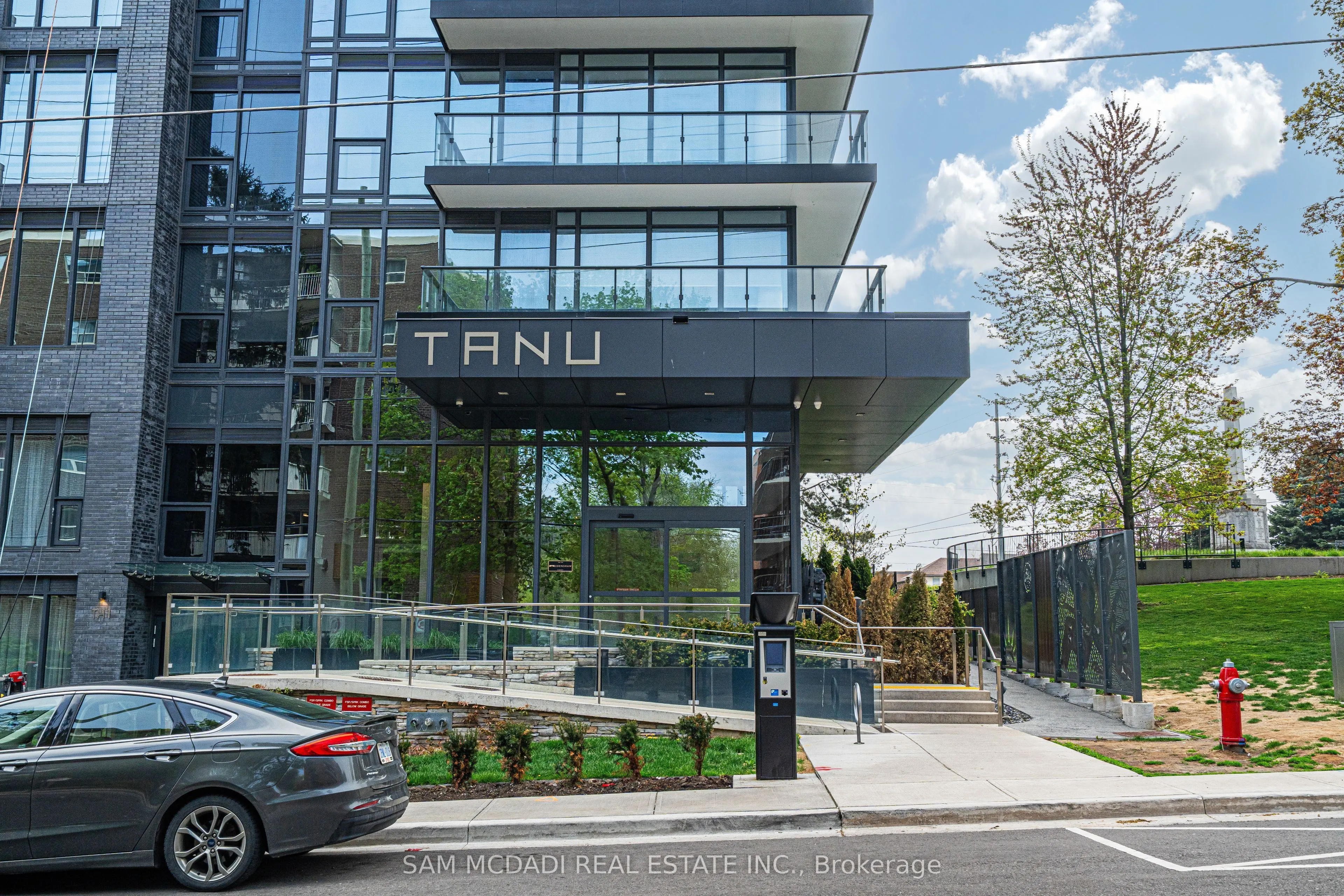 21 Park Street E, #321