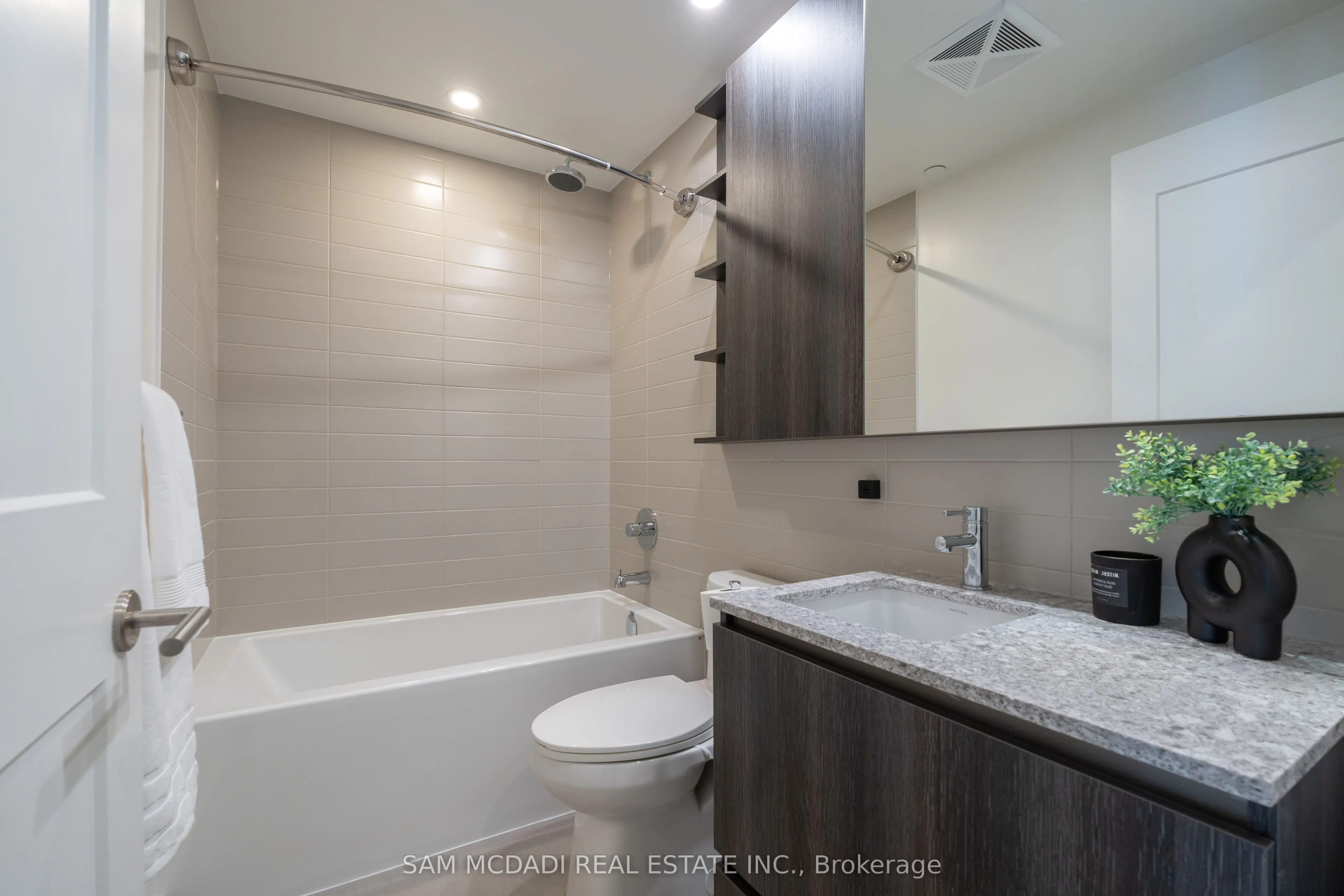 21 Park Street E, #321