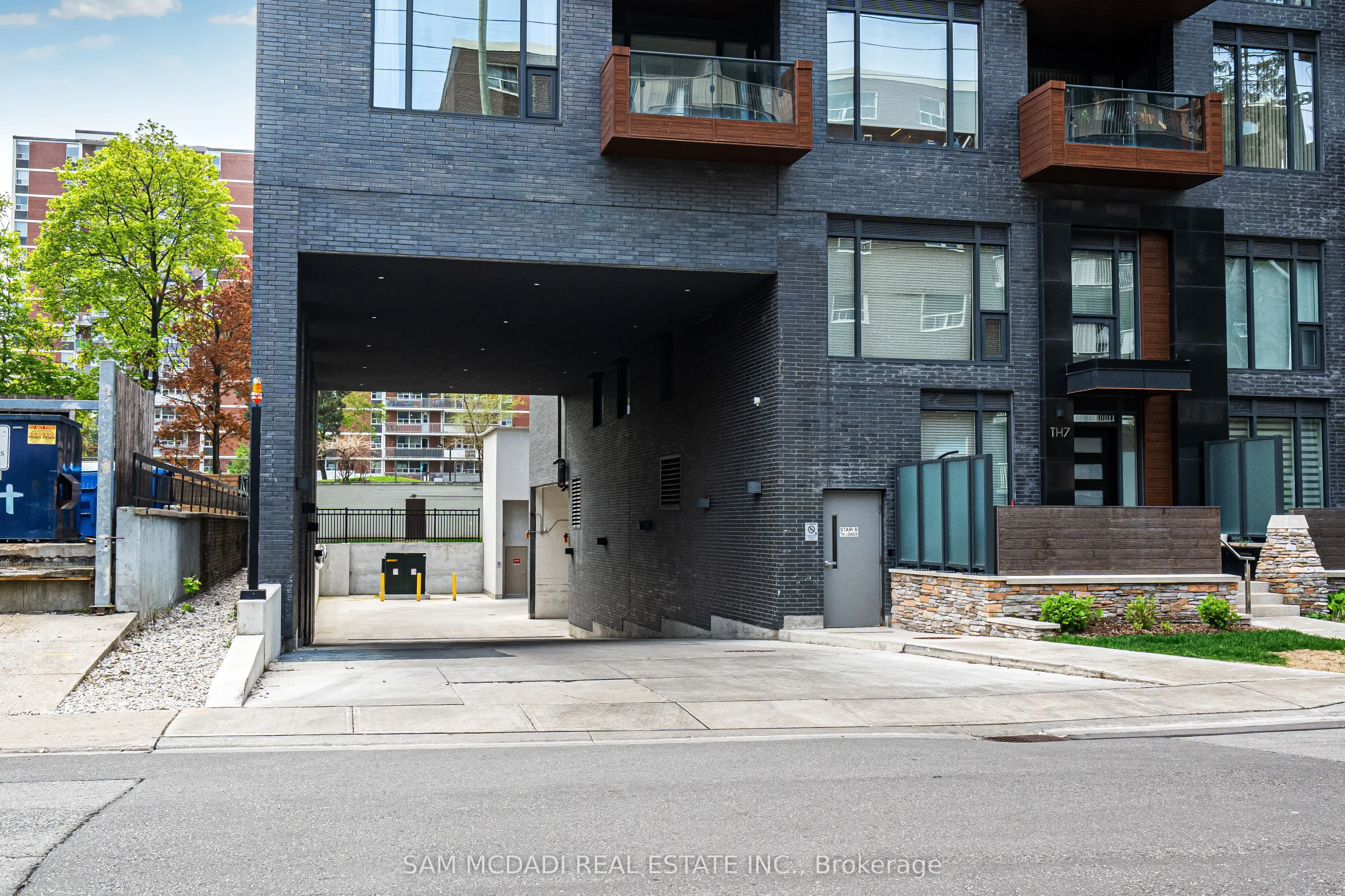 21 Park Street E, #321