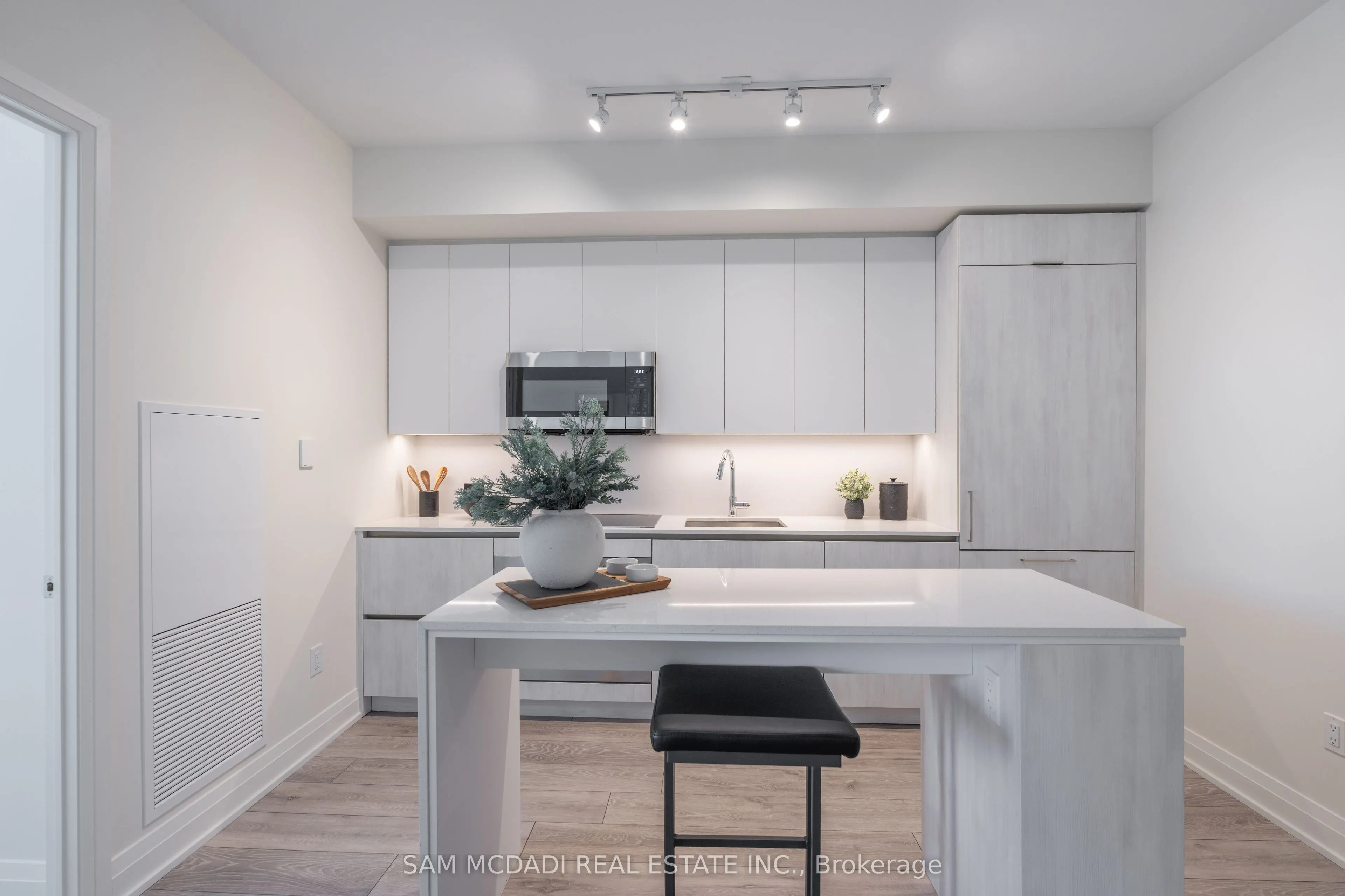 21 Park Street E, #321