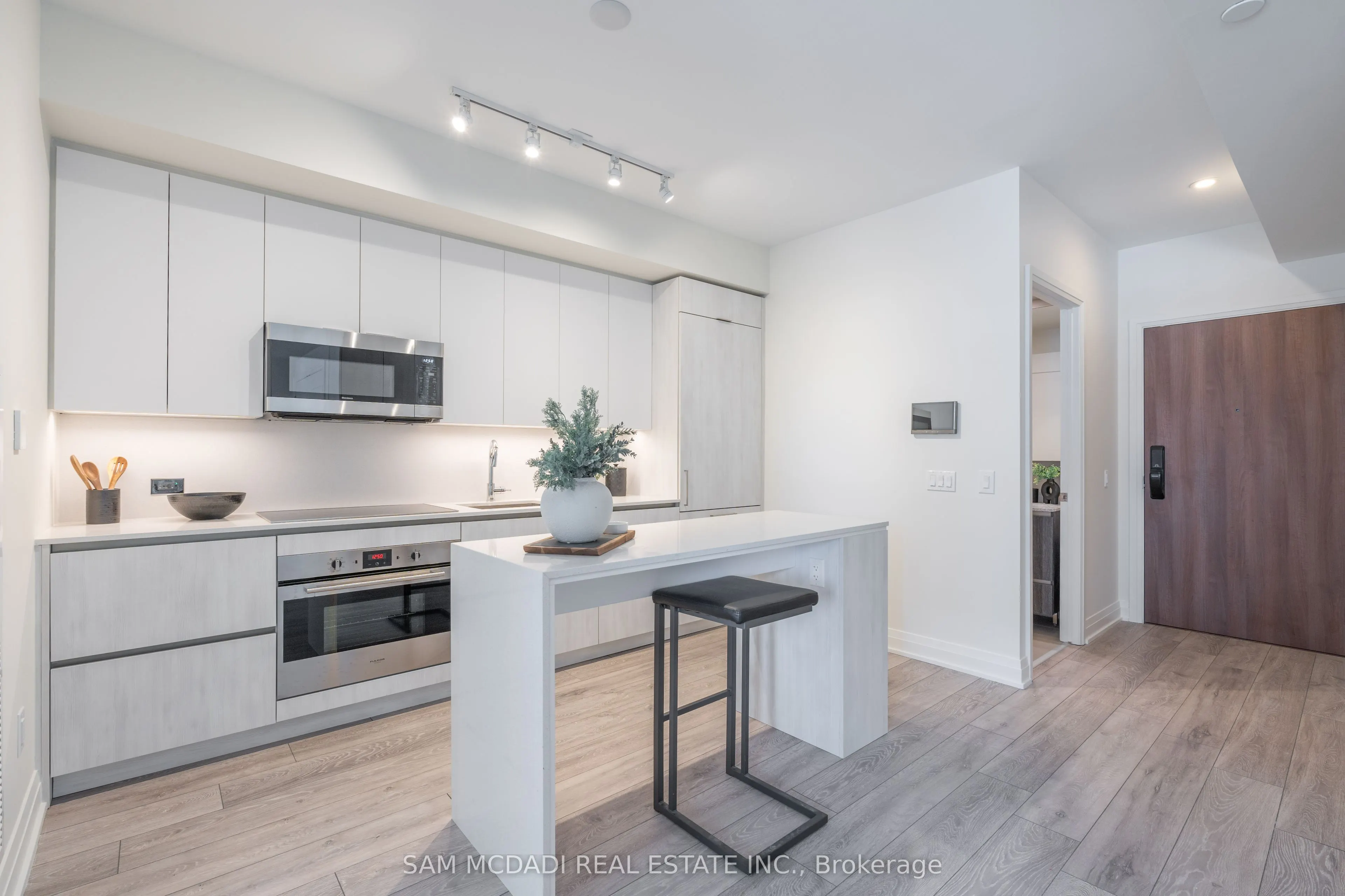 21 Park Street E, #321