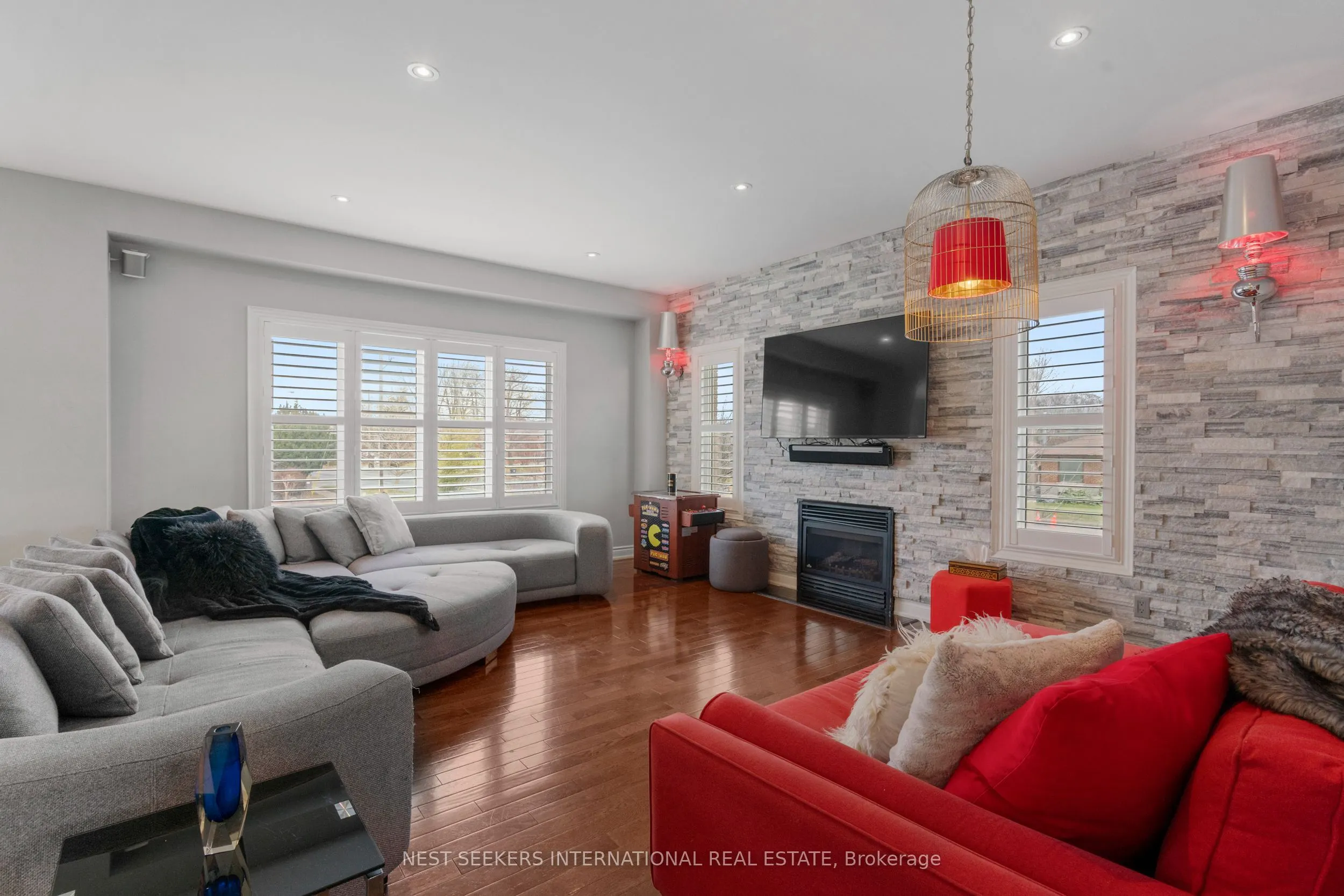 2 George McKenzie Court