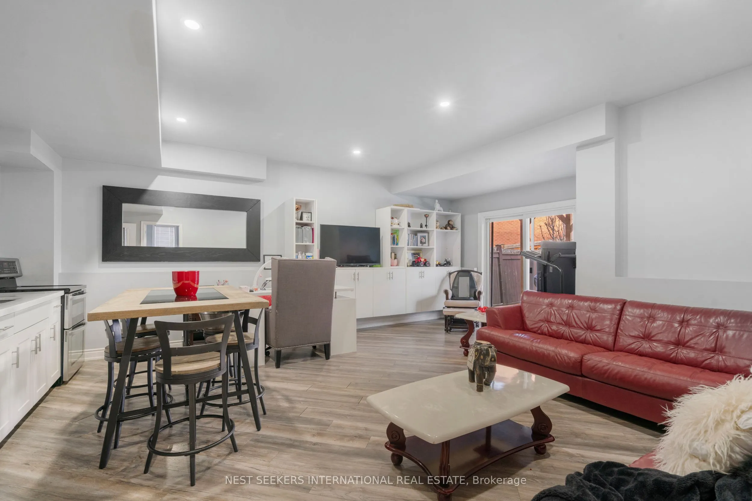 2 George McKenzie Court