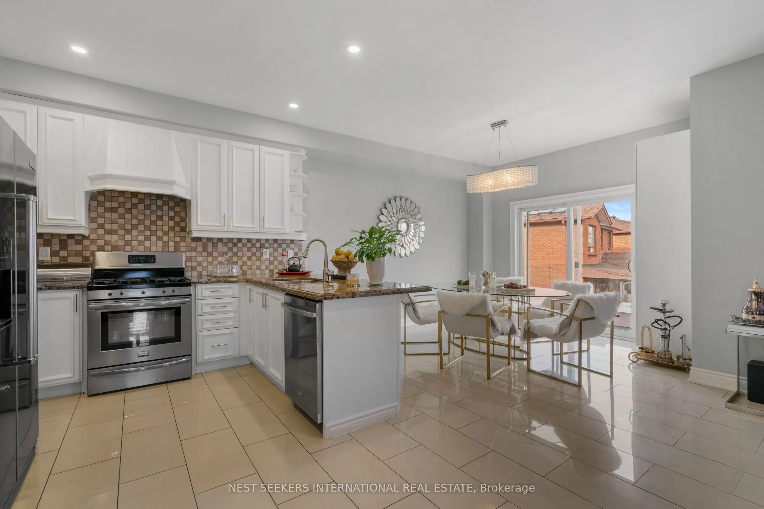 2 George McKenzie Court