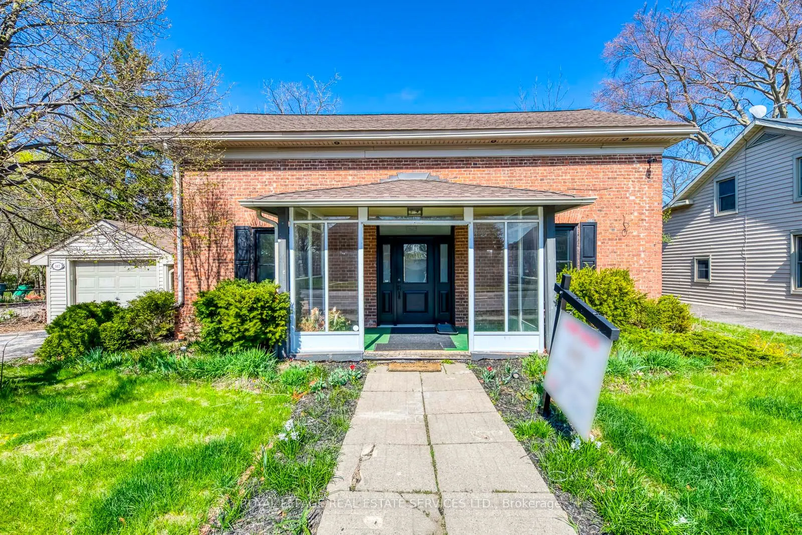 317 Queen Street S