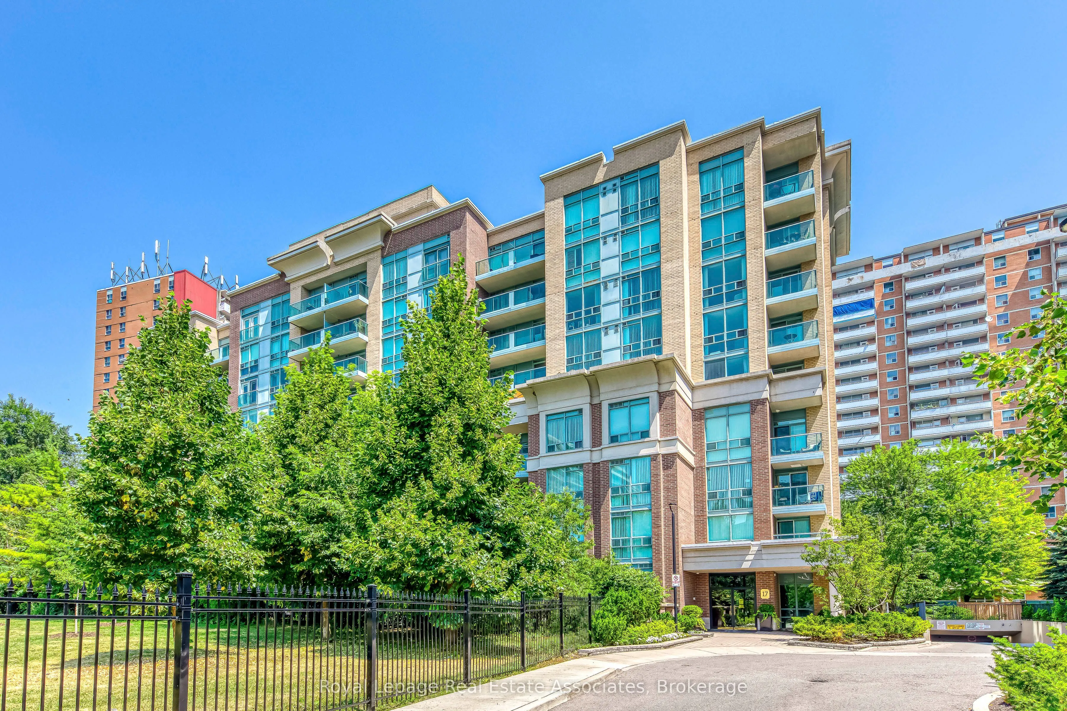 17 Michael Power Place, #406