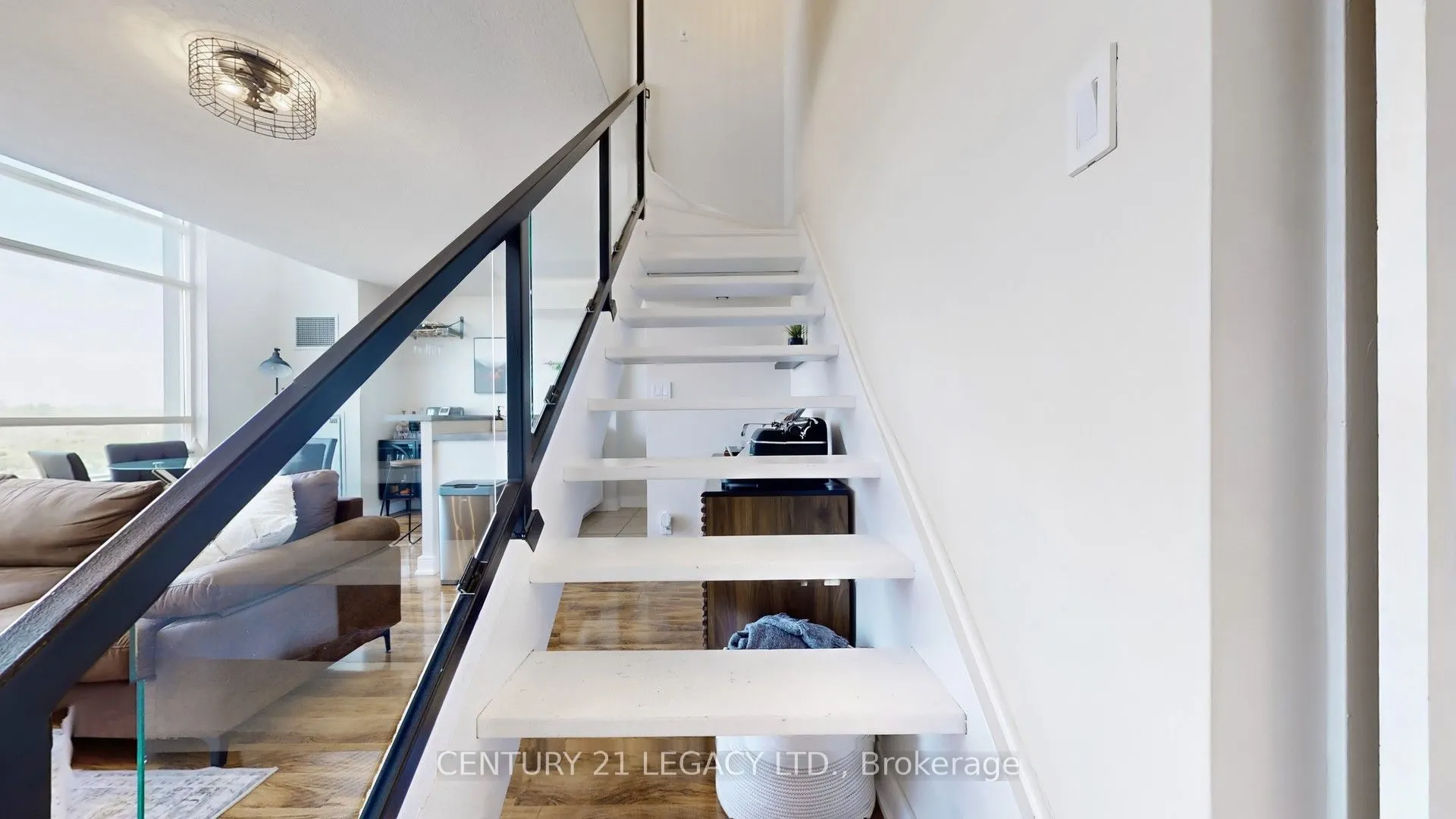 200 Manitoba Street N, #433