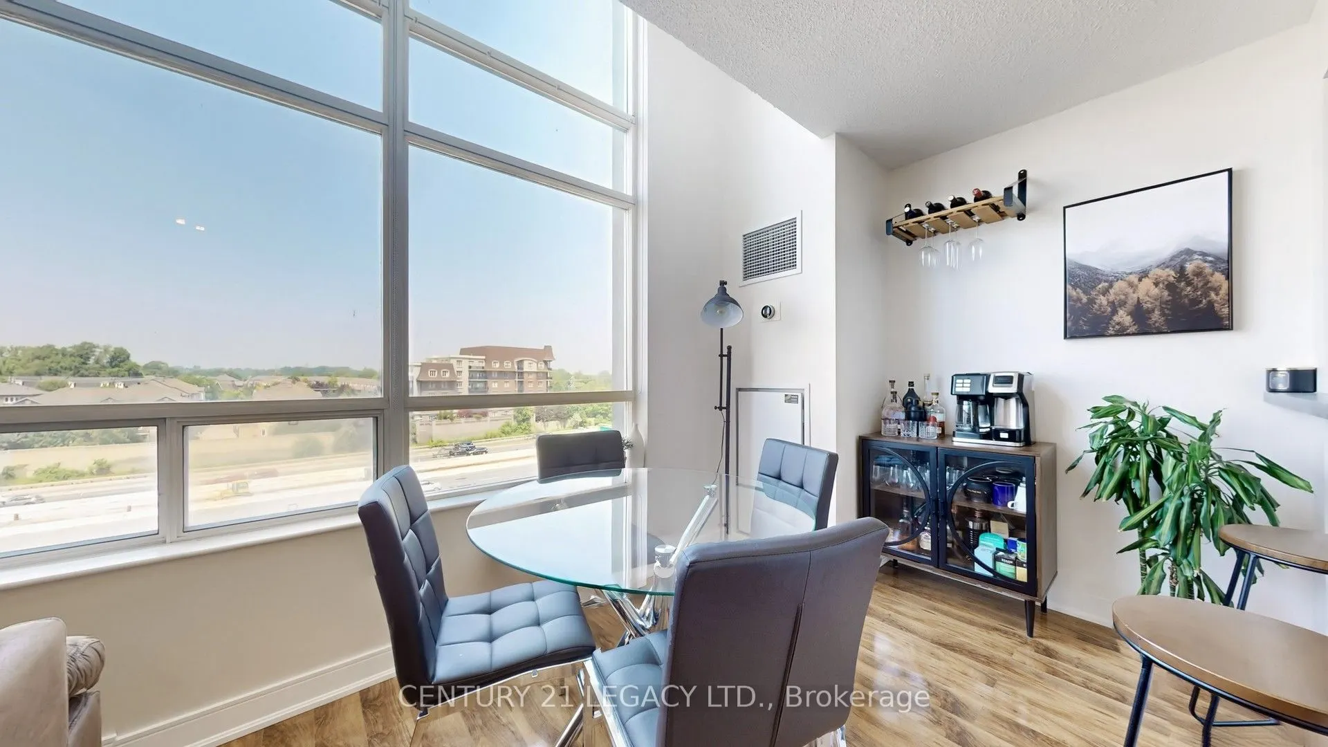 200 Manitoba Street N, #433