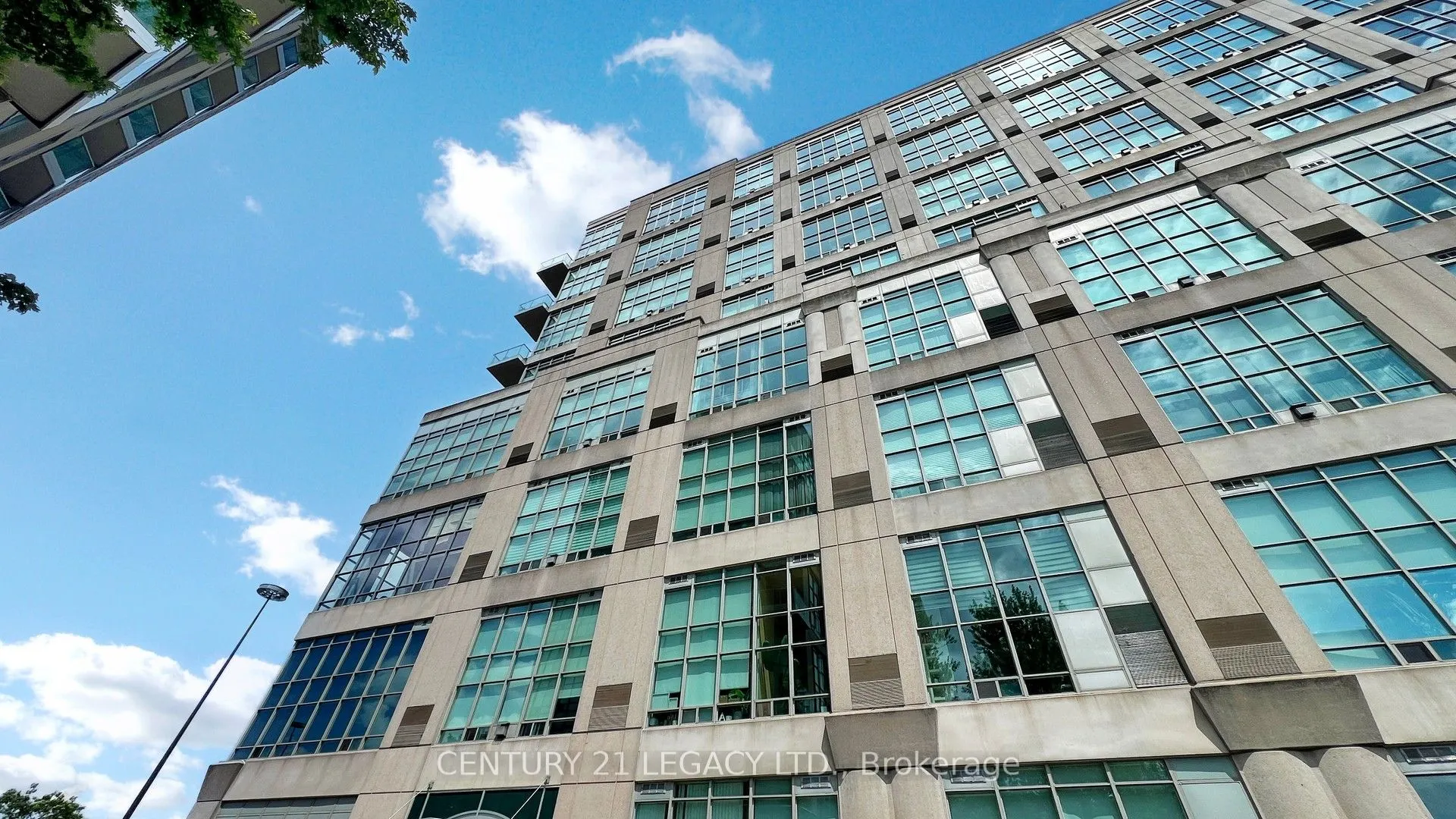 200 Manitoba Street N, #433