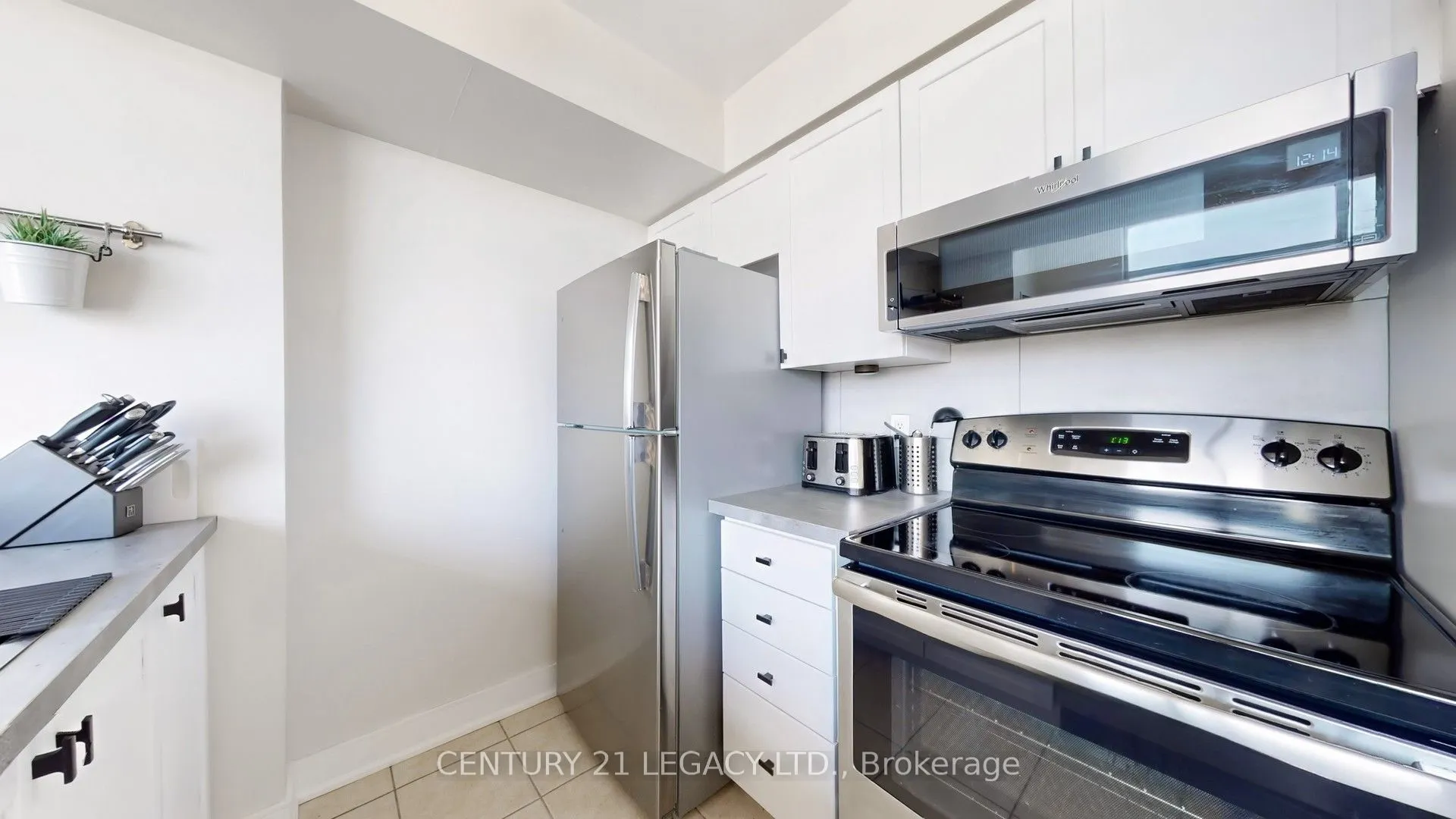 200 Manitoba Street N, #433