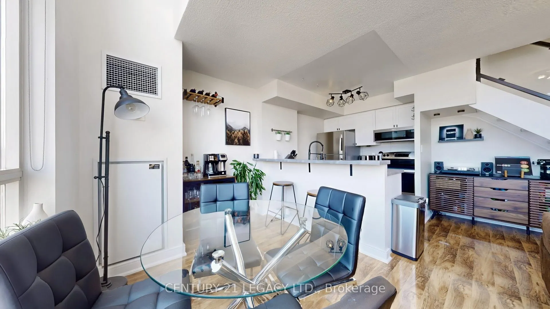 200 Manitoba Street N, #433
