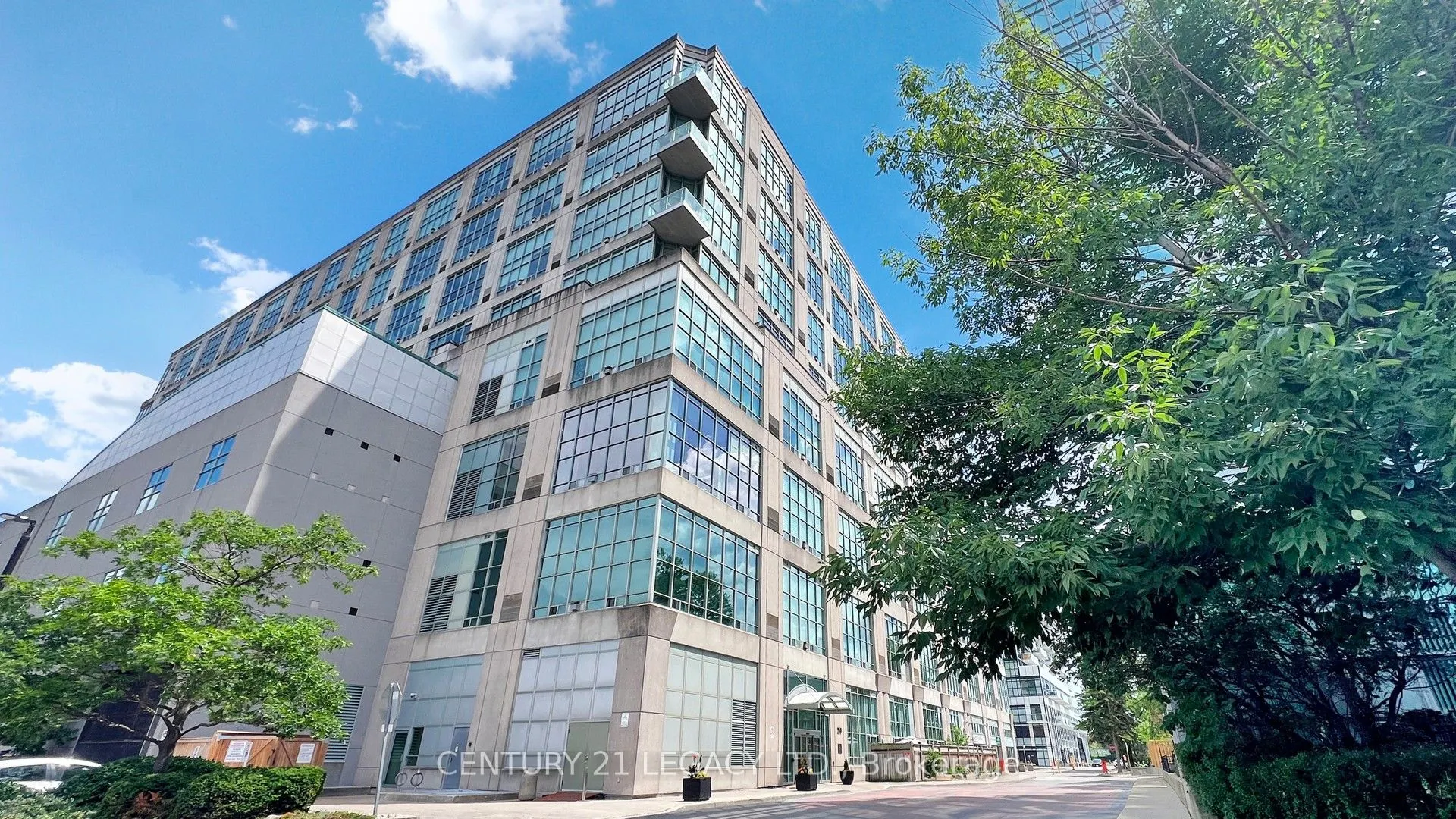 200 Manitoba Street N, #433
