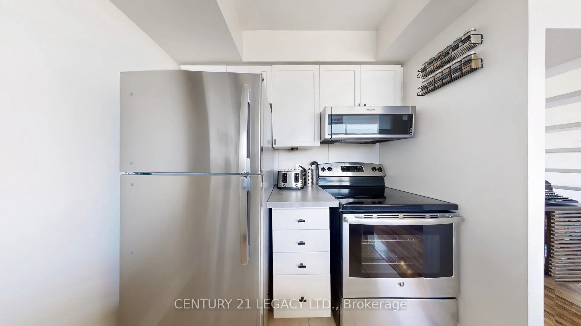 200 Manitoba Street N, #433