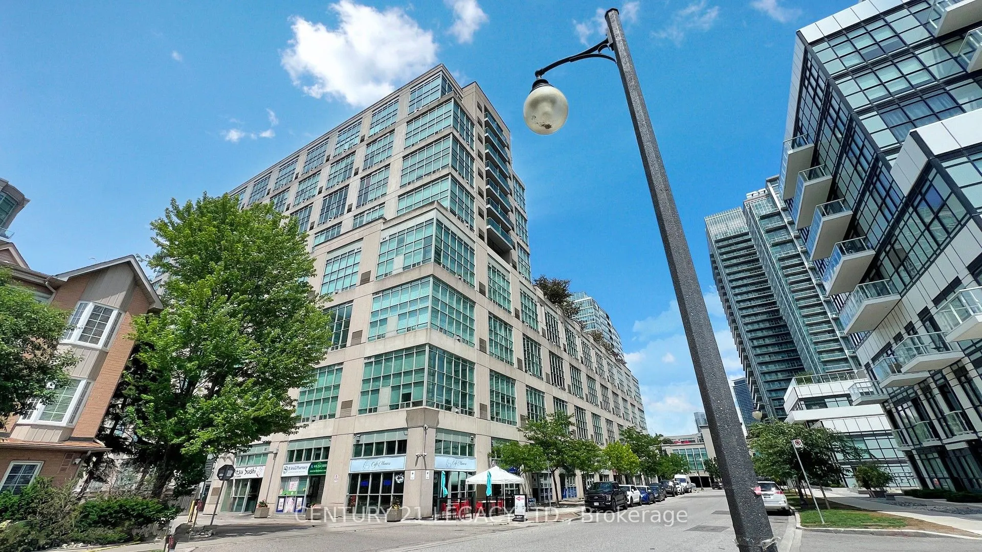200 Manitoba Street N, #433