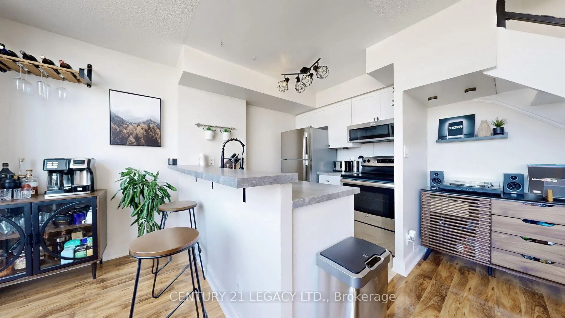 200 Manitoba Street N, #433