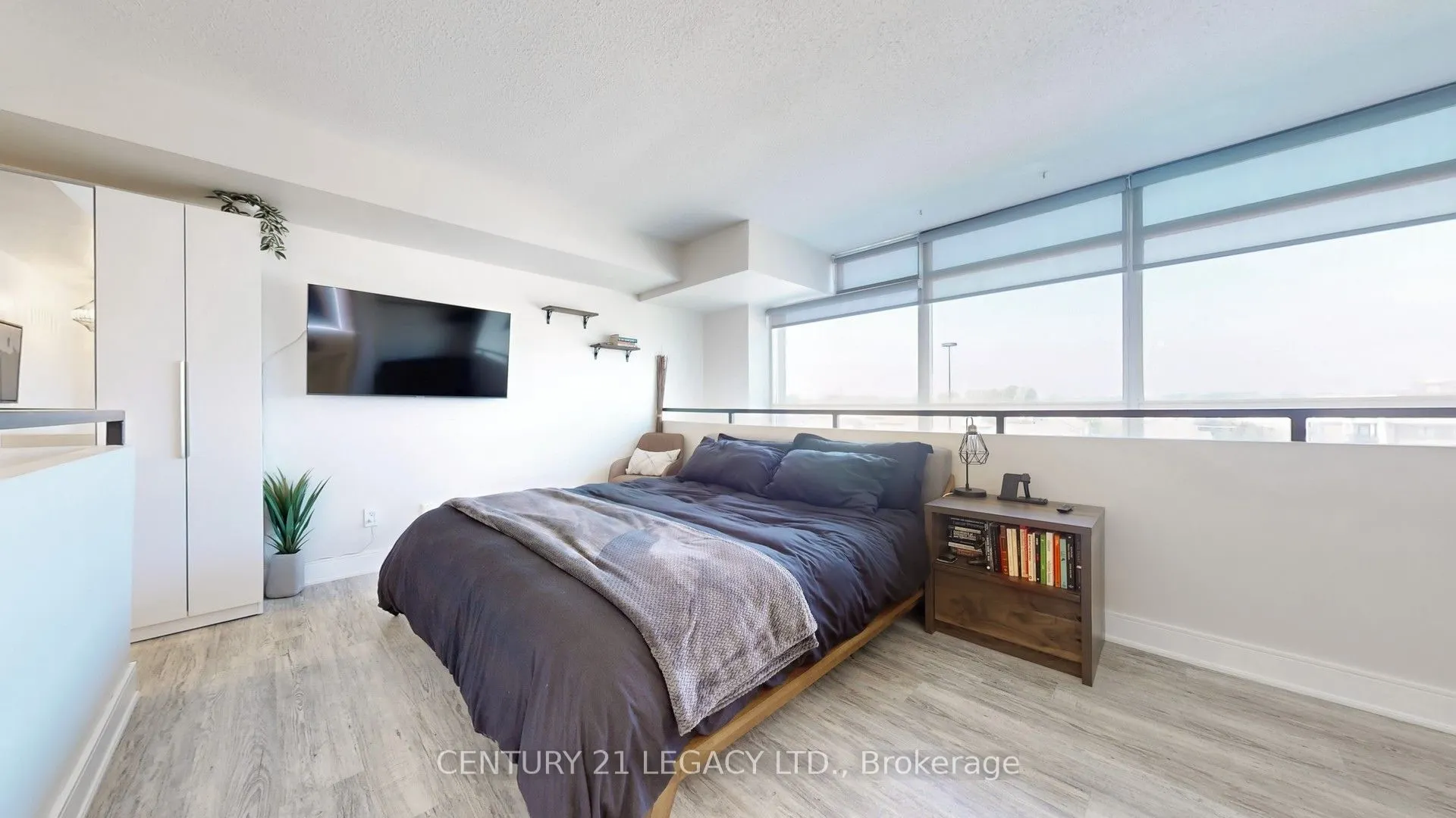 200 Manitoba Street N, #433