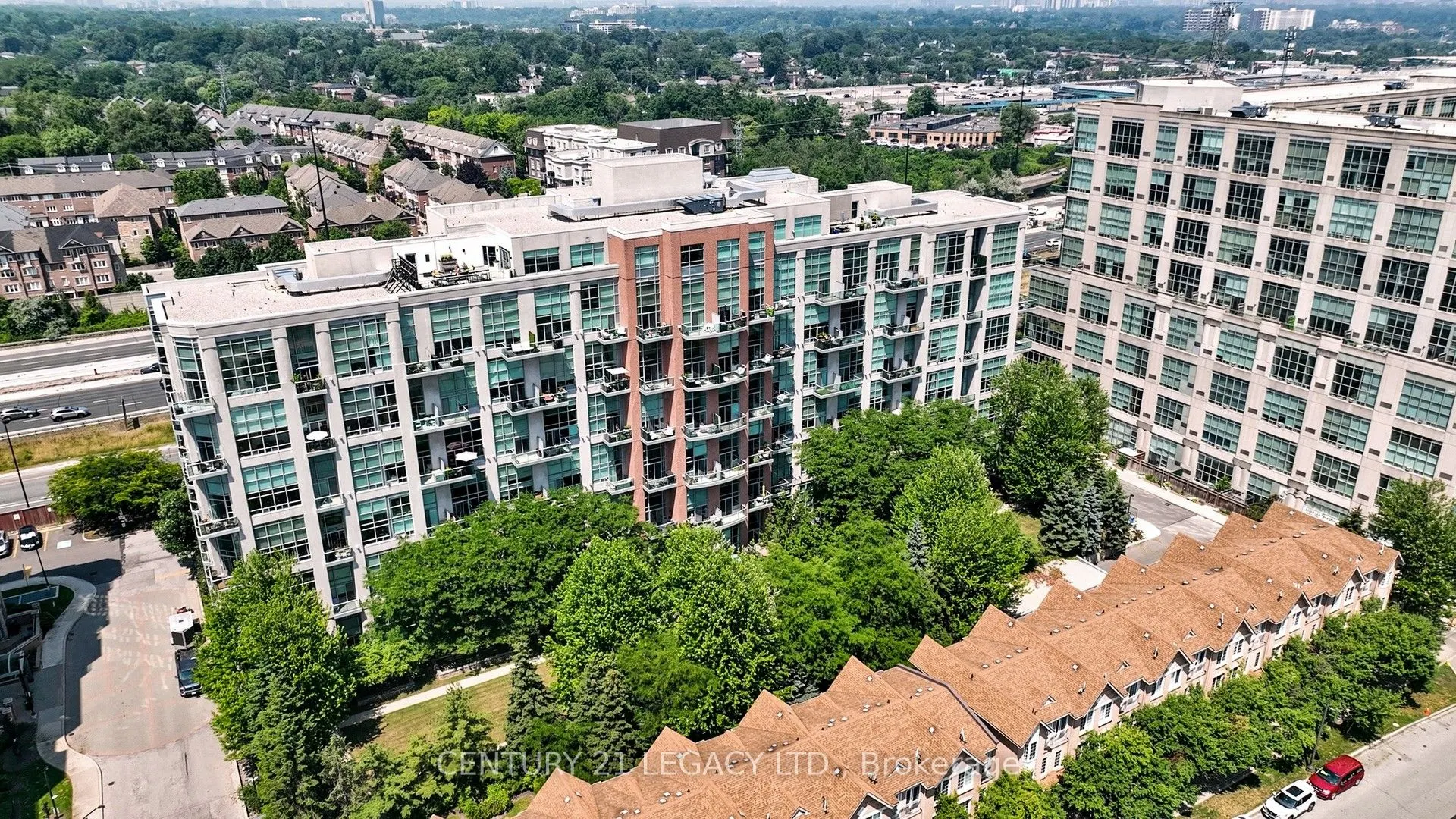 200 Manitoba Street N, #433