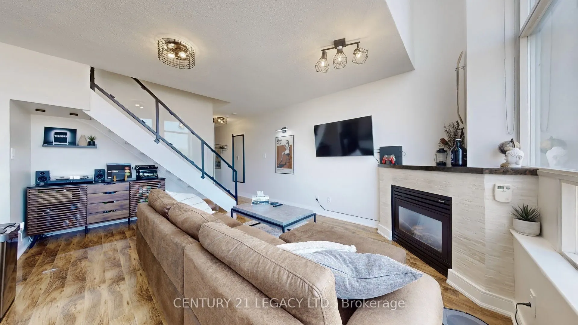 200 Manitoba Street N, #433