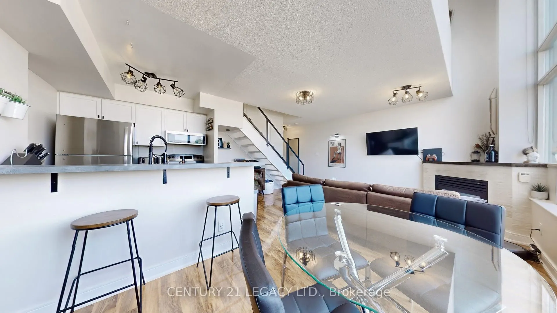 200 Manitoba Street N, #433