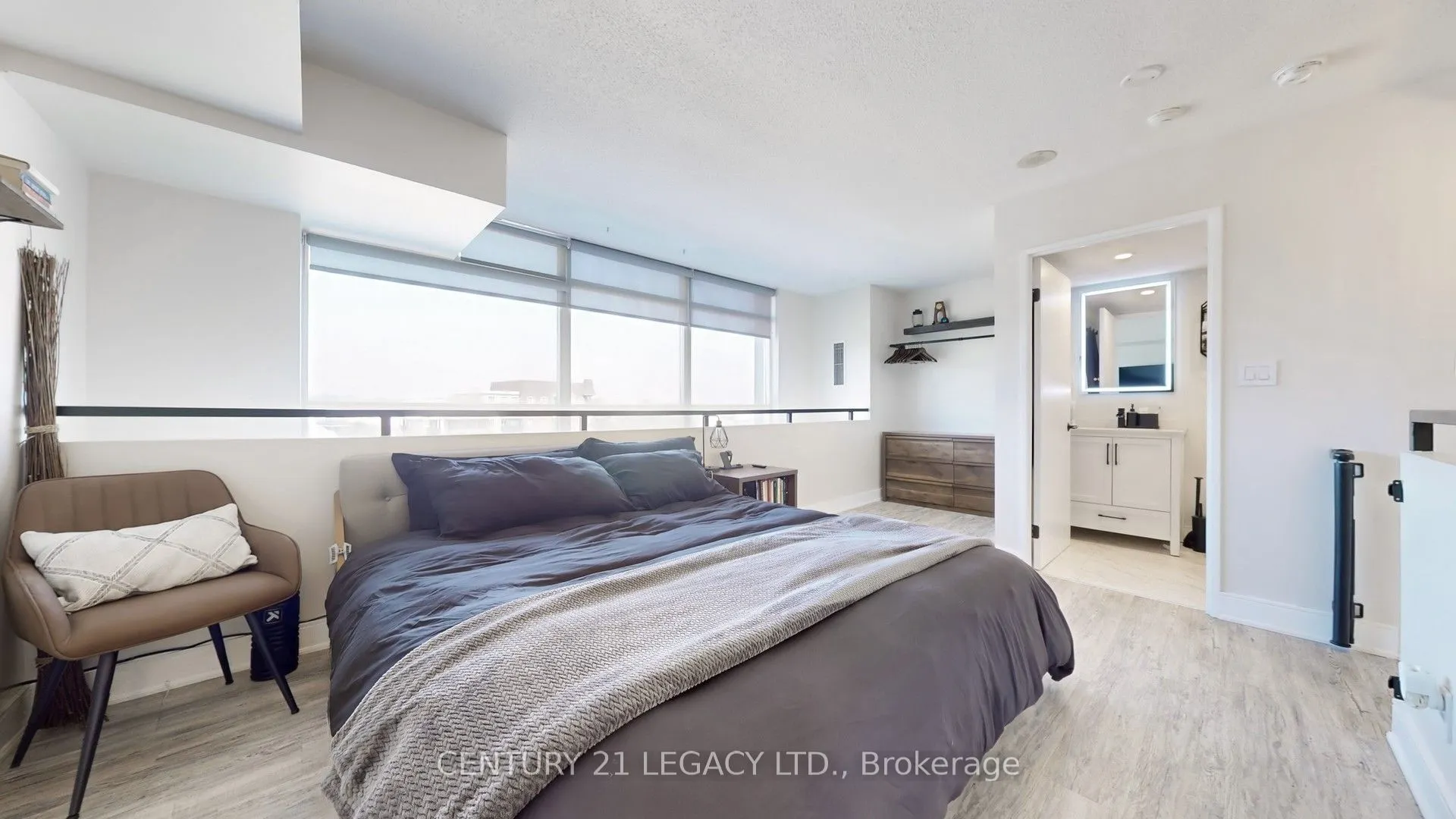 200 Manitoba Street N, #433