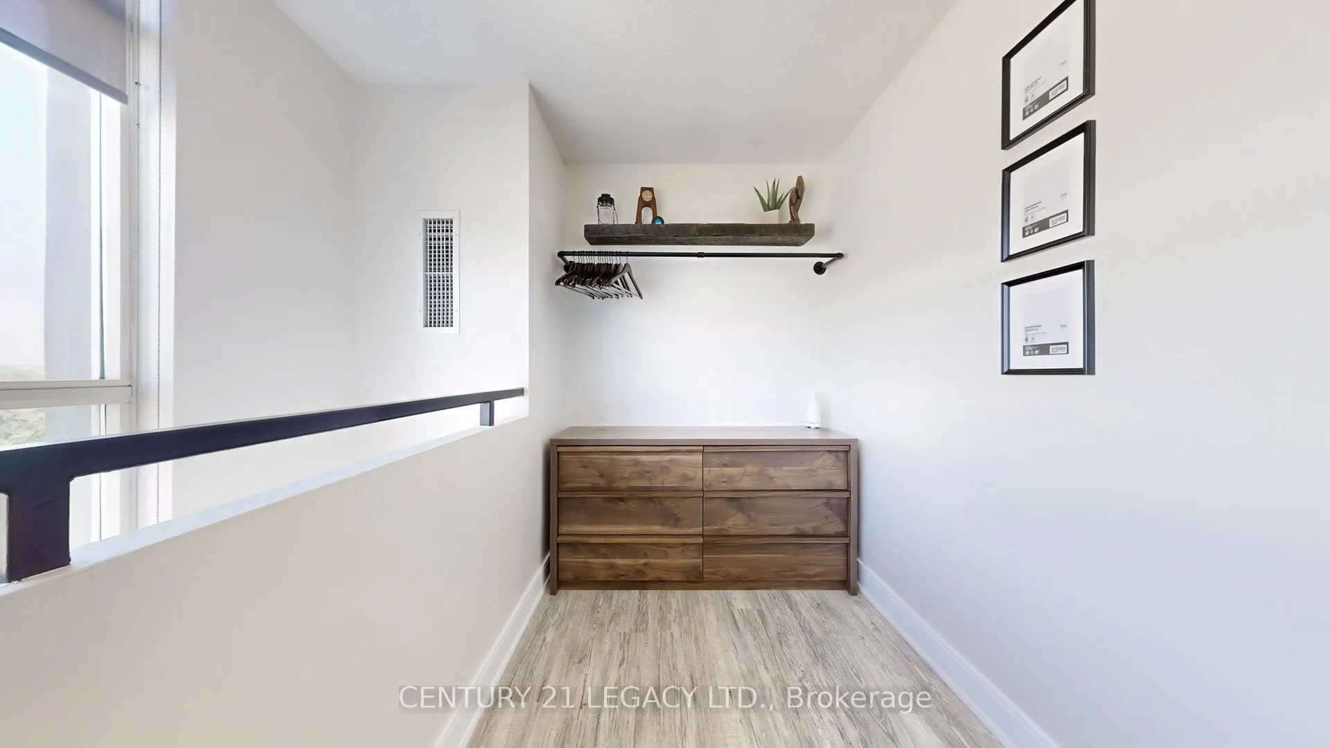 200 Manitoba Street N, #433
