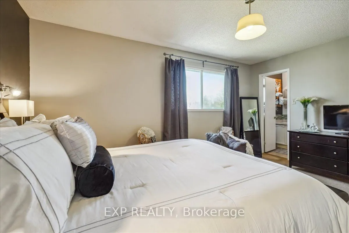 7 Rosset Valley Court