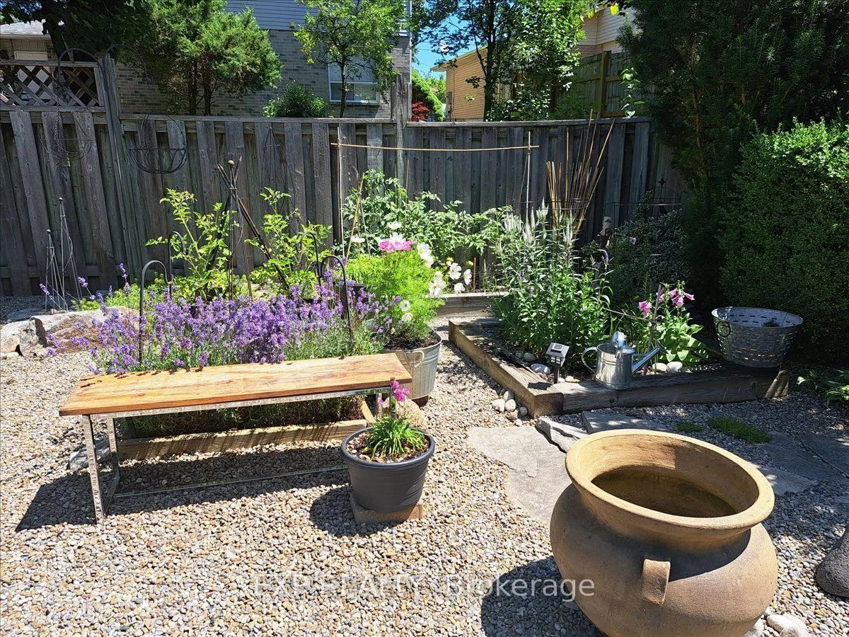 7 Rosset Valley Court