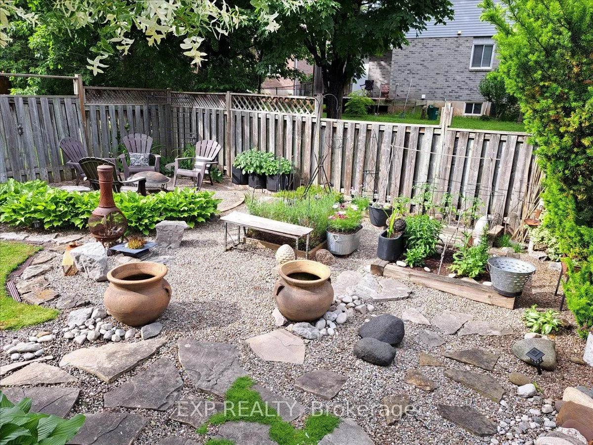 7 Rosset Valley Court