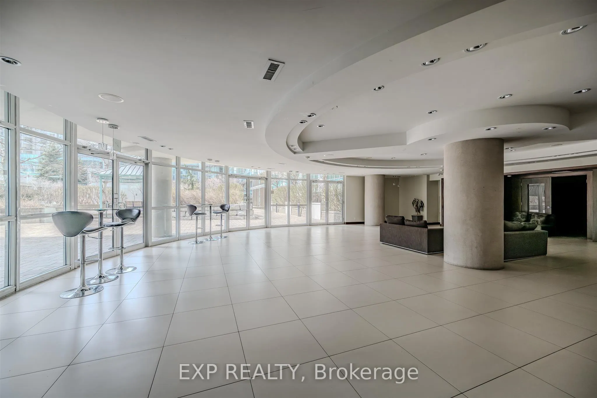 220 Burnhamthorpe Road W, #905