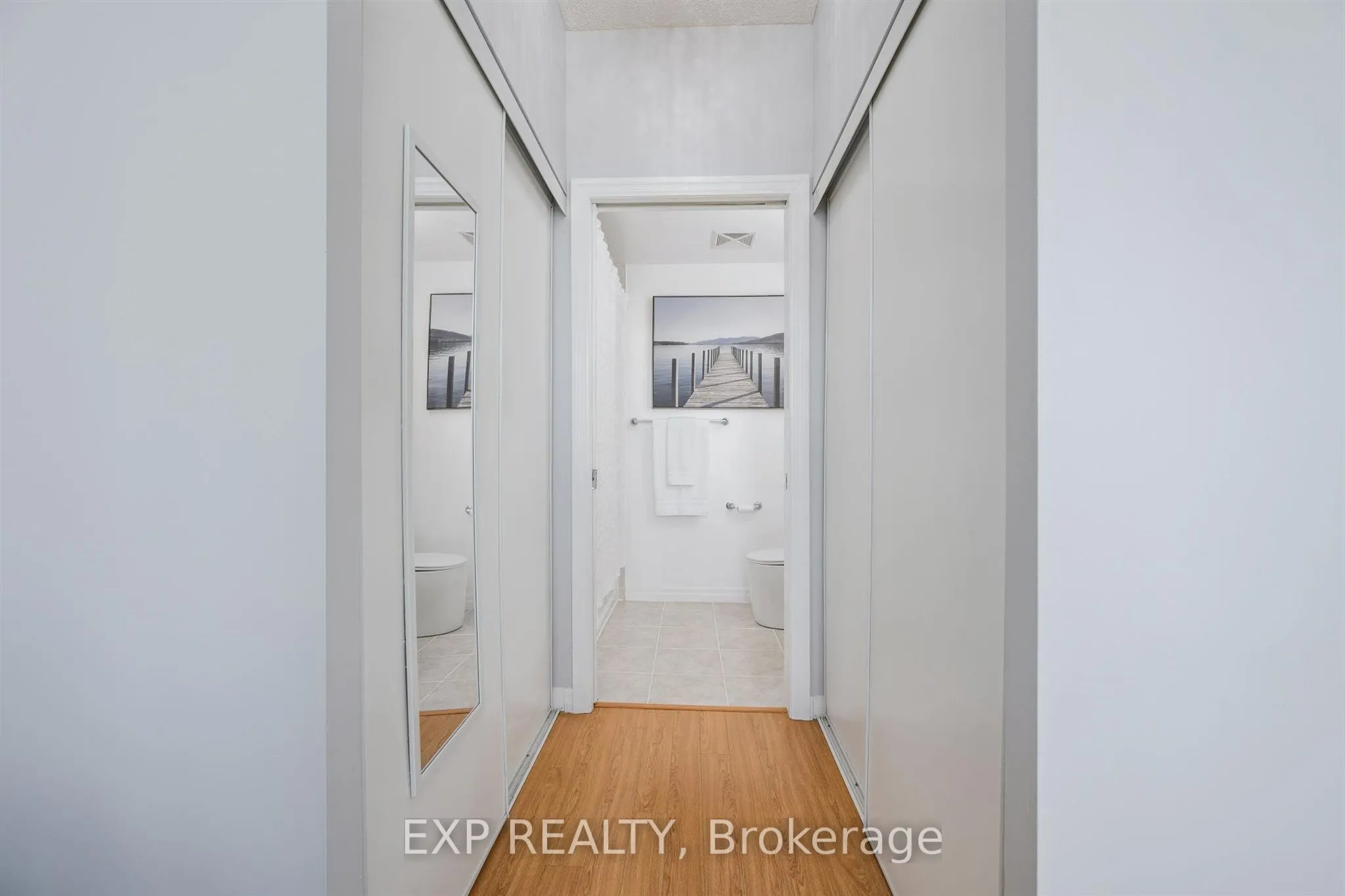 220 Burnhamthorpe Road W, #905