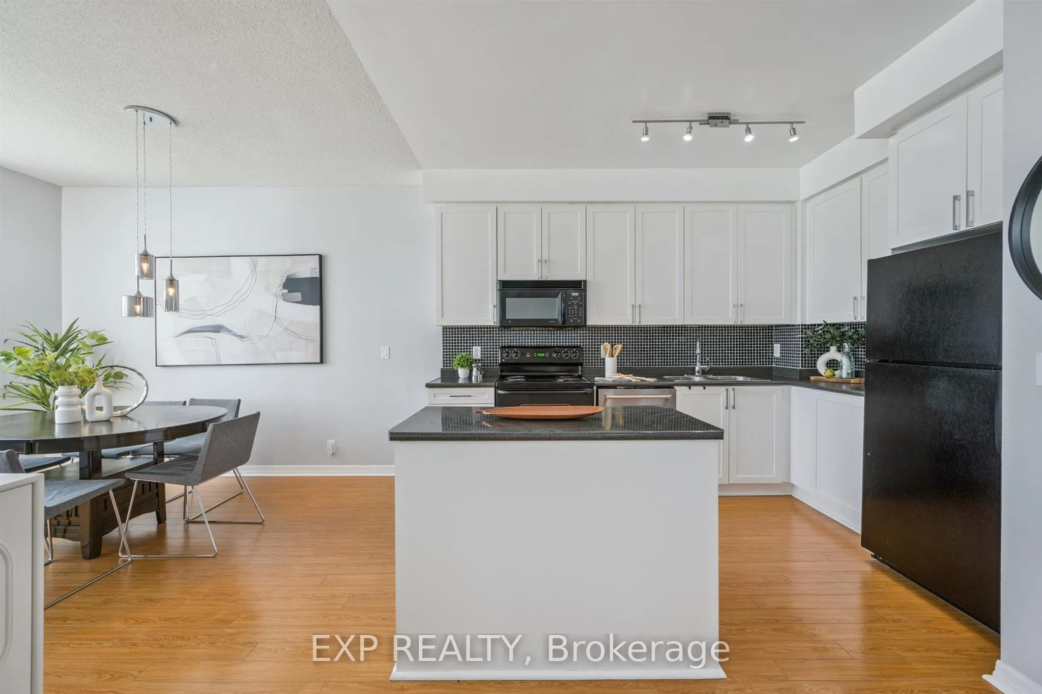 220 Burnhamthorpe Road W, #905