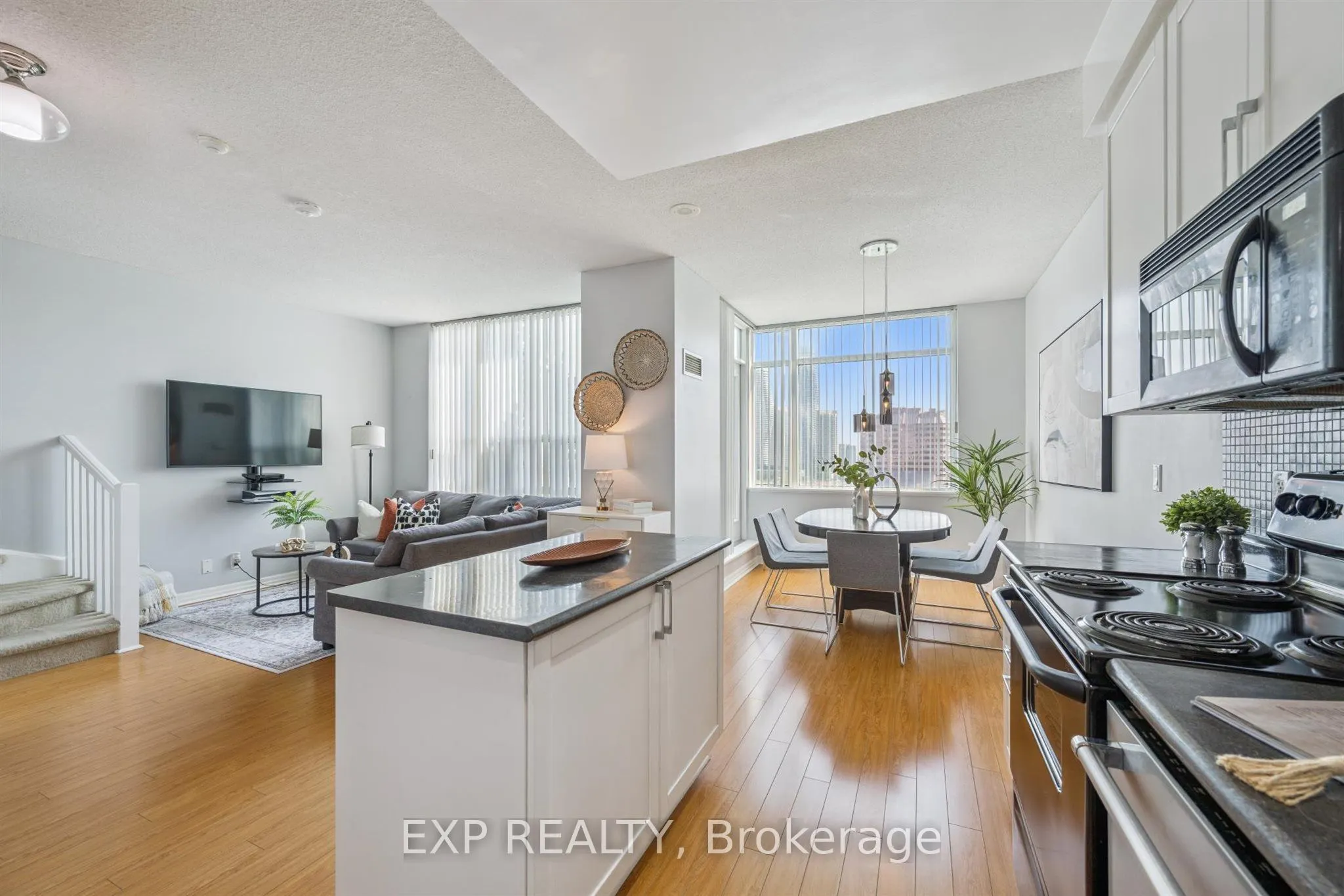 220 Burnhamthorpe Road W, #905